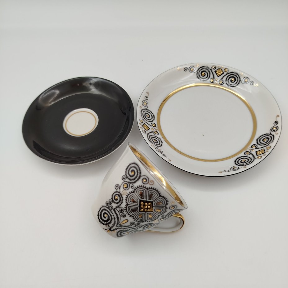 Набор из 2-х кофейных трио с цветочным декором, фарфор, деколь, зололчение, Рижский фарфорово-фаянсовый завод, СССР, 1970-1980 гг.