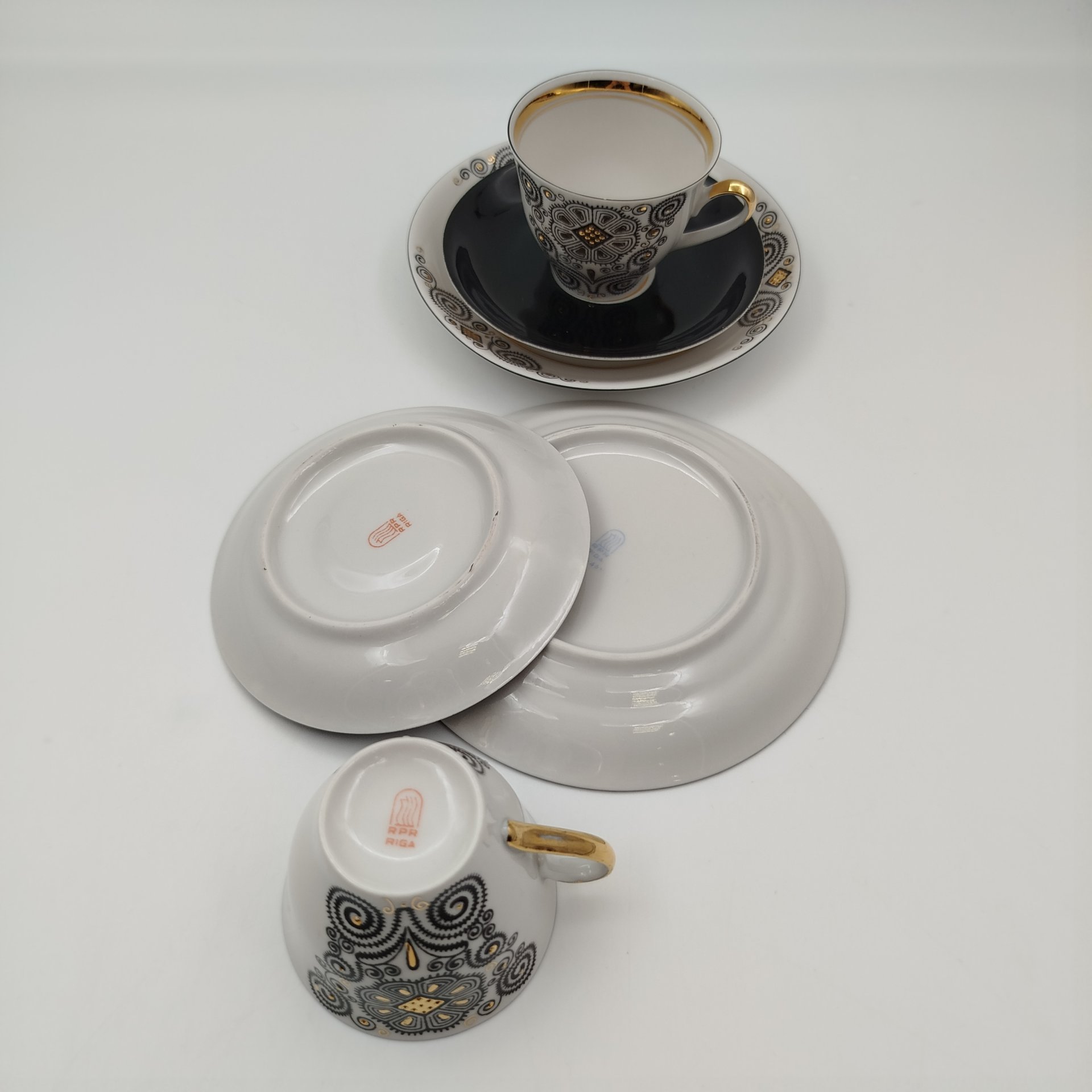 Набор из 2-х кофейных трио с цветочным декором, фарфор, деколь, зололчение, Рижский фарфорово-фаянсовый завод, СССР, 1970-1980 гг.