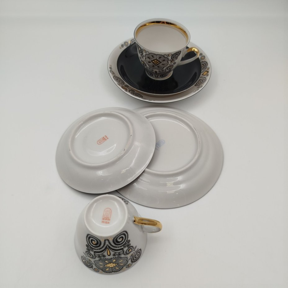 Набор из 2-х кофейных трио с цветочным декором, фарфор, деколь, зололчение, Рижский фарфорово-фаянсовый завод, СССР, 1970-1980 гг.