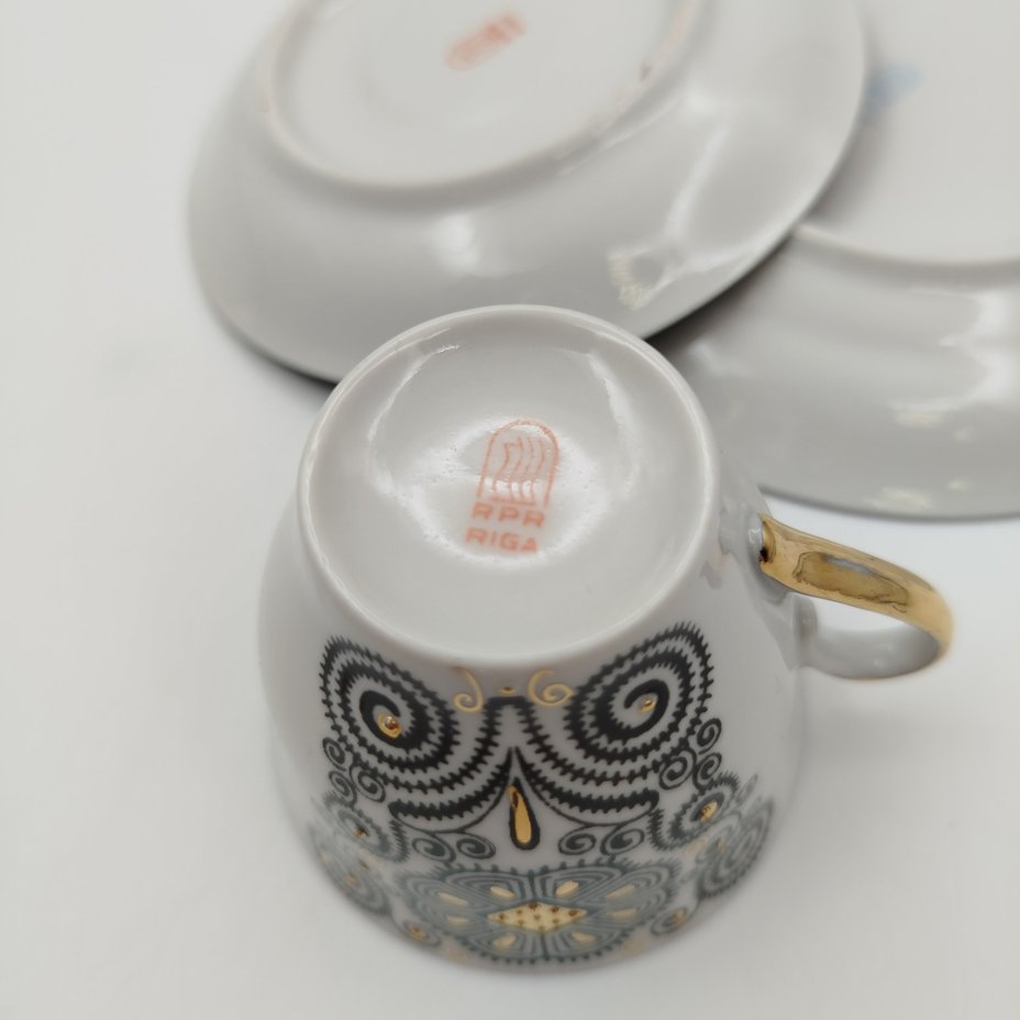 Набор из 2-х кофейных трио с цветочным декором, фарфор, деколь, зололчение, Рижский фарфорово-фаянсовый завод, СССР, 1970-1980 гг.