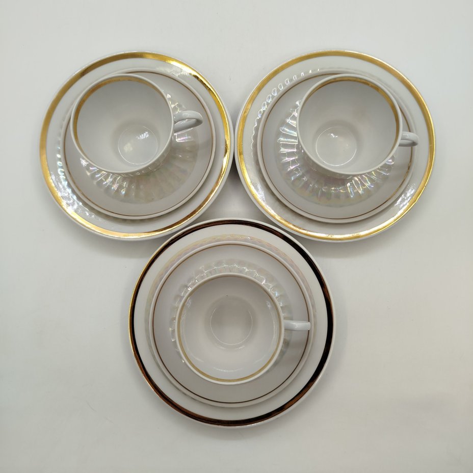 Набор из трех кофейных троек с рельефным декором, фарфор, золочение, люстр, Минский фарфорово-фаянсовый завод, СССР, 1968-1983 гг.