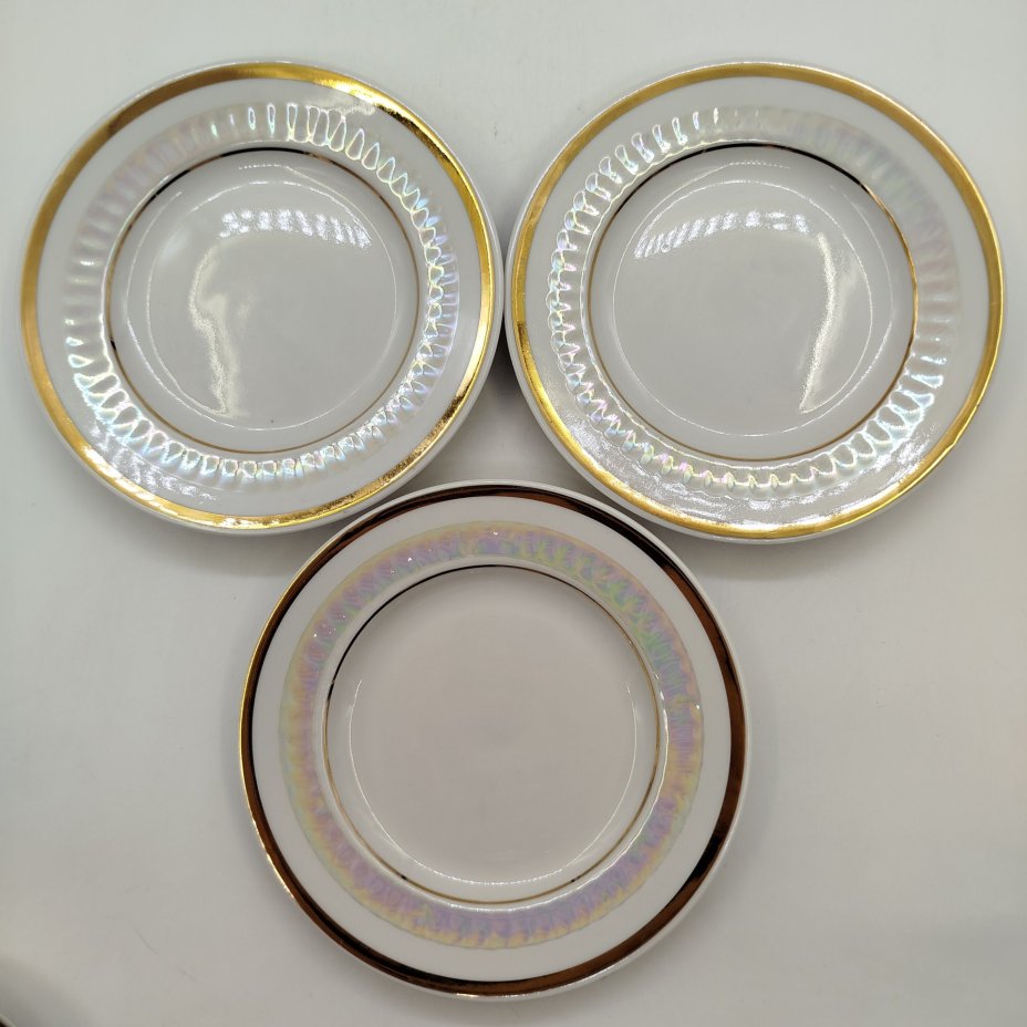 Набор из трех кофейных троек с рельефным декором, фарфор, золочение, люстр, Минский фарфорово-фаянсовый завод, СССР, 1968-1983 гг.