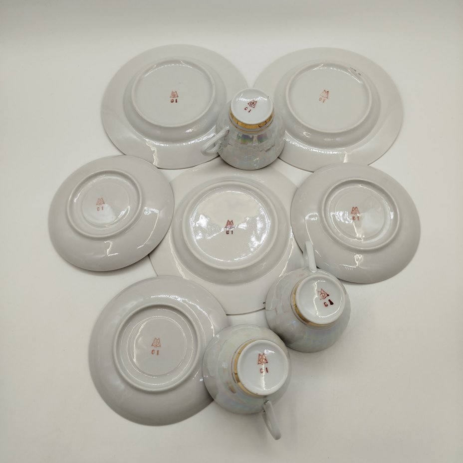 Набор из трех кофейных троек с рельефным декором, фарфор, золочение, люстр, Минский фарфорово-фаянсовый завод, СССР, 1968-1983 гг.