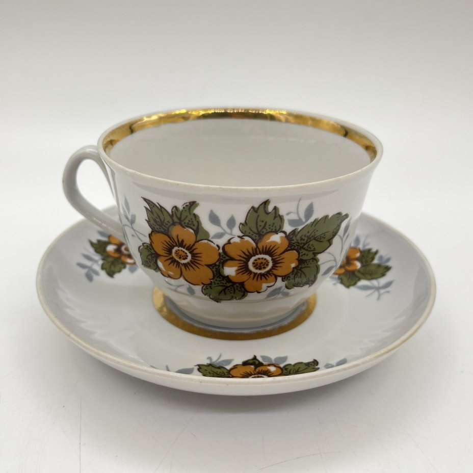 Чайная пара с цветочным декором, фарфор, деколь, золочение, Рижский фарфорово-фаянсовый завод, СССР, 1970-1980 гг.