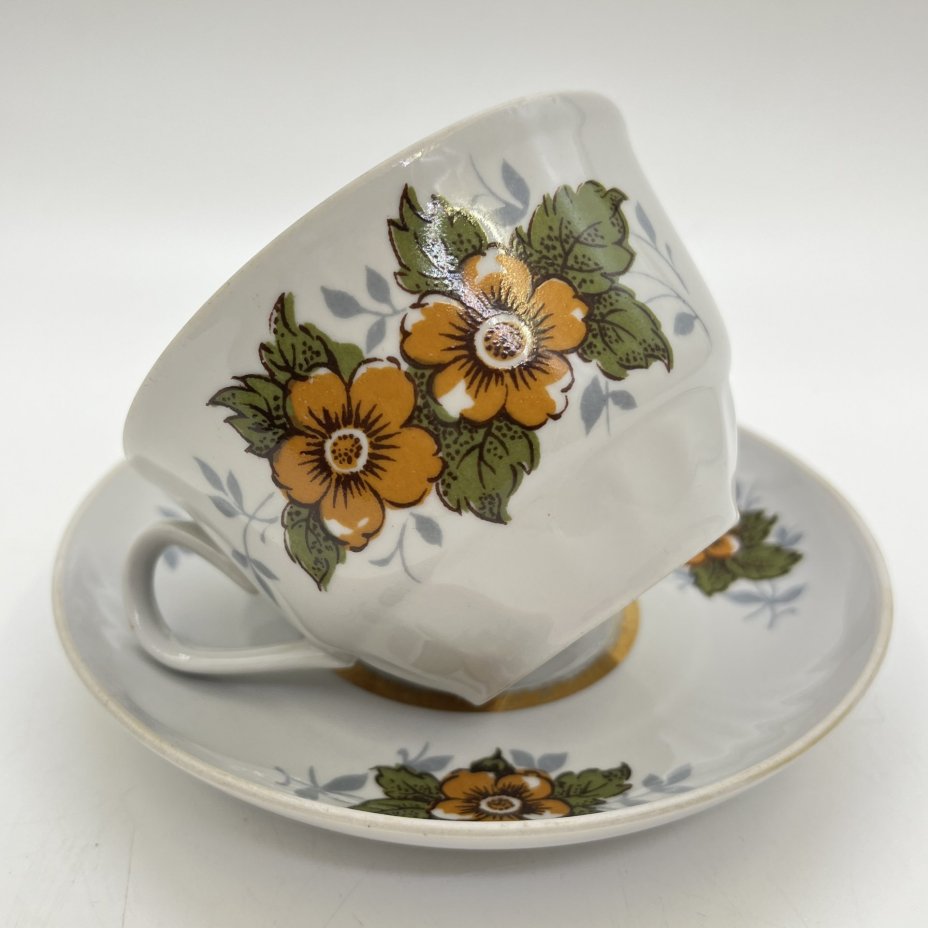 Чайная пара с цветочным декором, фарфор, деколь, золочение, Рижский фарфорово-фаянсовый завод, СССР, 1970-1980 гг.