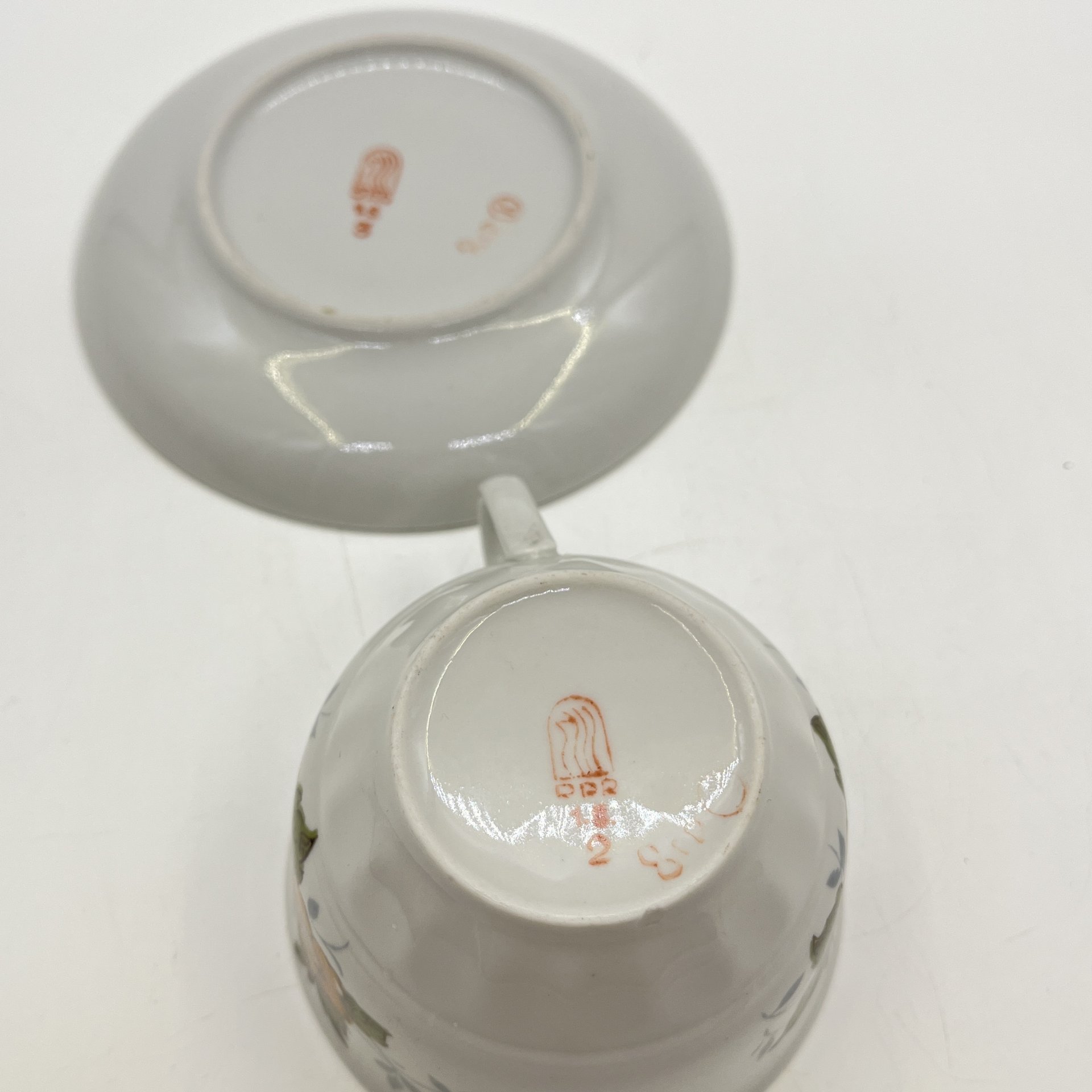 Чайная пара с цветочным декором, фарфор, деколь, золочение, Рижский фарфорово-фаянсовый завод, СССР, 1970-1980 гг.