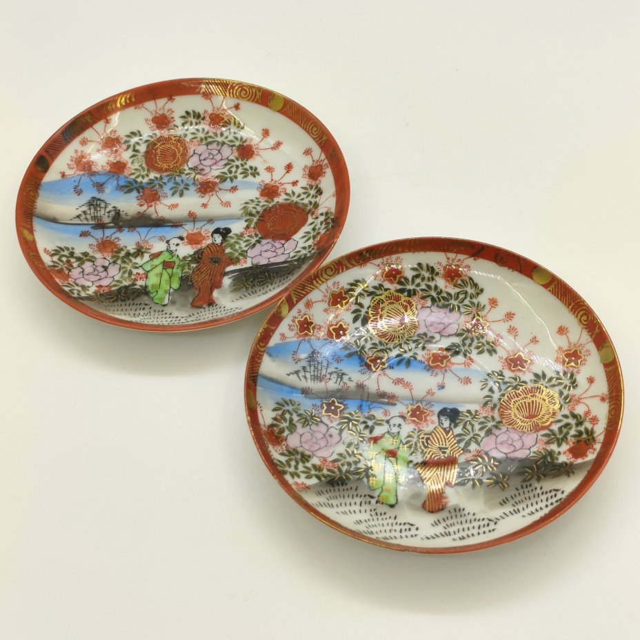 Пара блюдец "Гейши в саду", фарфор, (костяной), деколь, роспись, золочение, Китай, 1960-1980 гг.