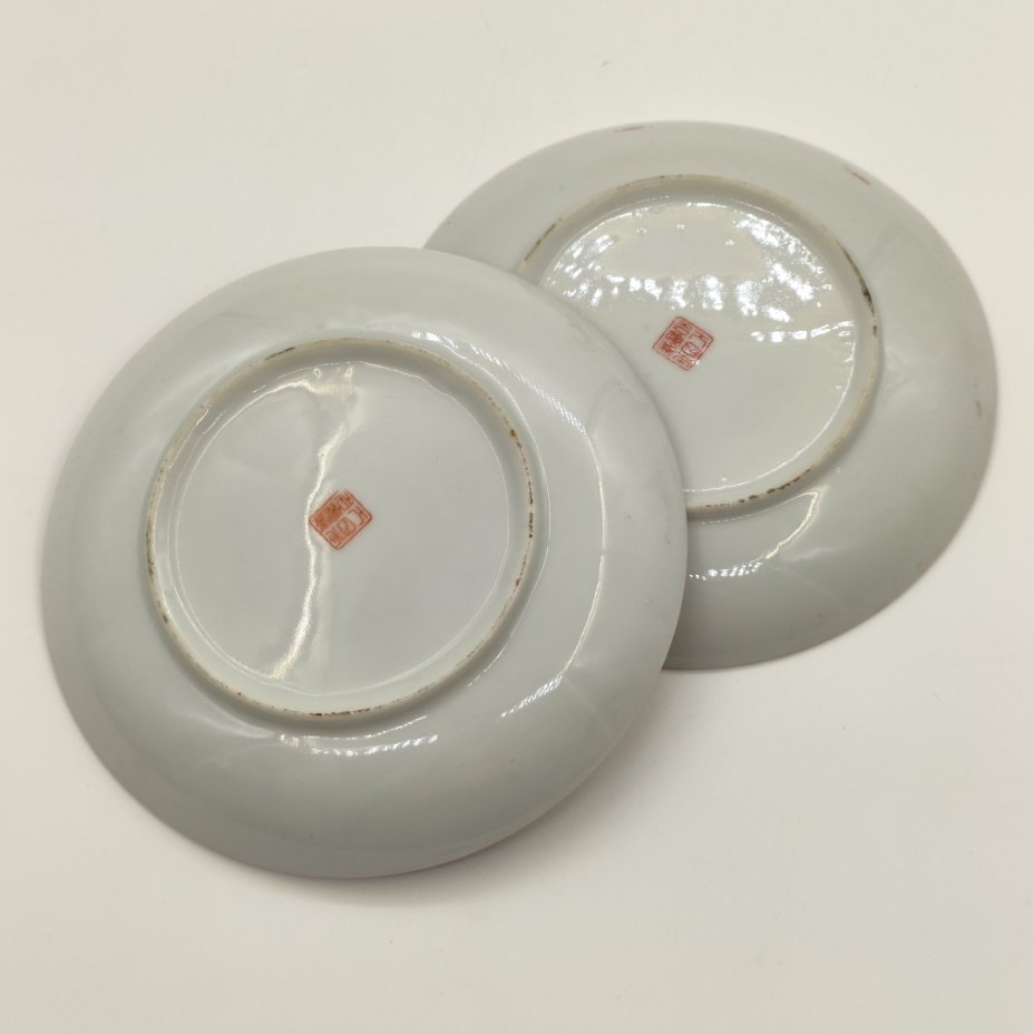 Пара блюдец "Гейши в саду", фарфор, (костяной), деколь, роспись, золочение, Китай, 1960-1980 гг.