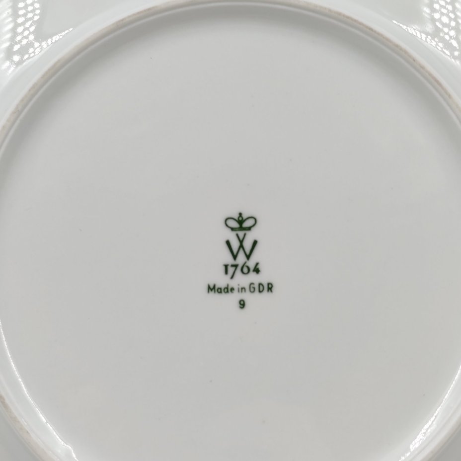 Тарелка, декорированная золотой каймой и орнаментом, фарфор, золочение, Wallendorf, ГДР, 1950-1980 гг., Wallendorf