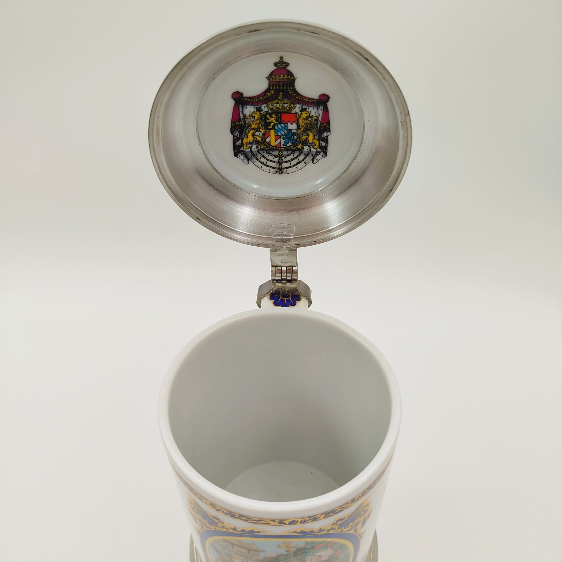 Кружка пивная, украшенная изображением сцен из оперы "Лоэнгрин" Рихарда Вагнера, фарфор, металл, деколь, Villeroy & Boch, Германия, 1970-1990 гг.