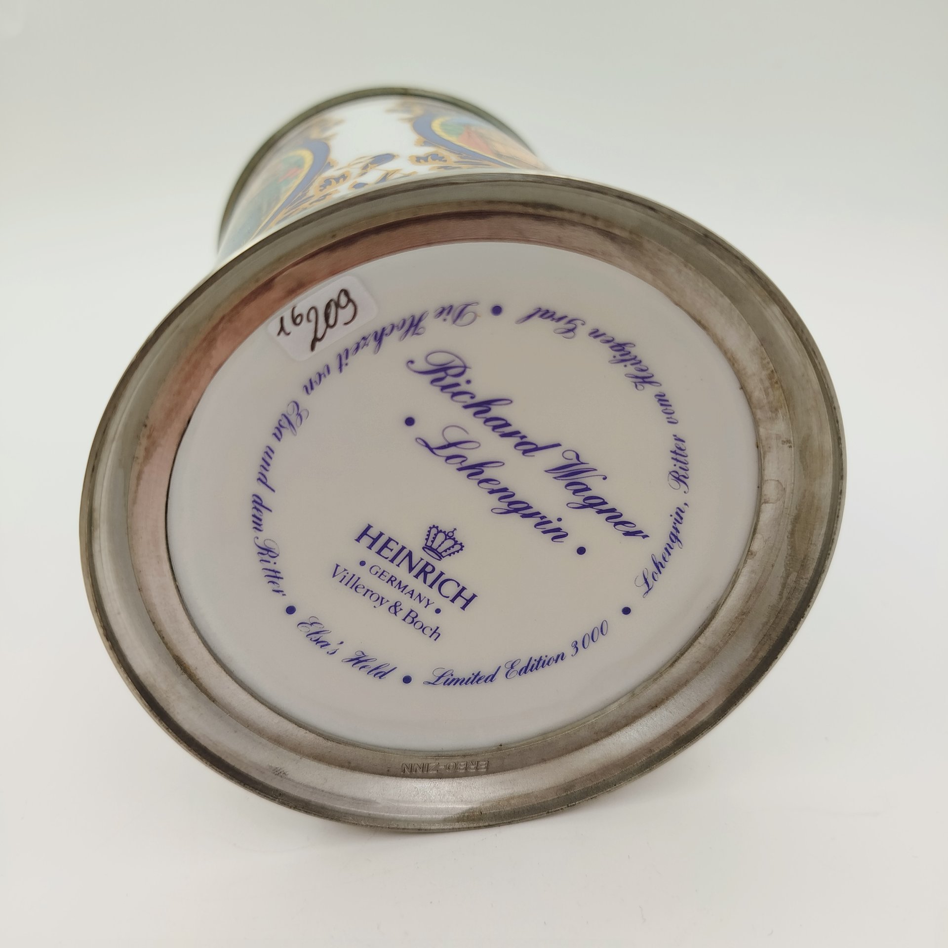 Кружка пивная, украшенная изображением сцен из оперы "Лоэнгрин" Рихарда Вагнера, фарфор, металл, деколь, Villeroy & Boch, Германия, 1970-1990 гг.