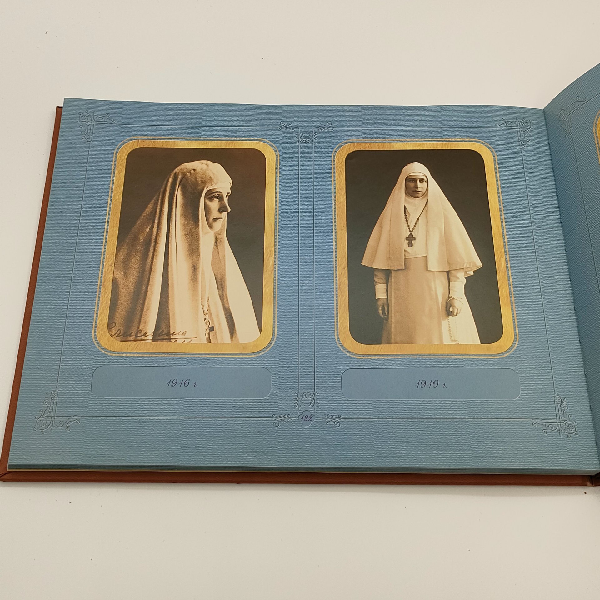 Фотоальбом "Святая Преподобномученица Великая Княгиня Елисавета Феодоровна", худ. оформление О.С. Гордиенко, Новоспасский монастырь, бумага, картон, кожзам, печать, Российская Федерация, 2007 г.