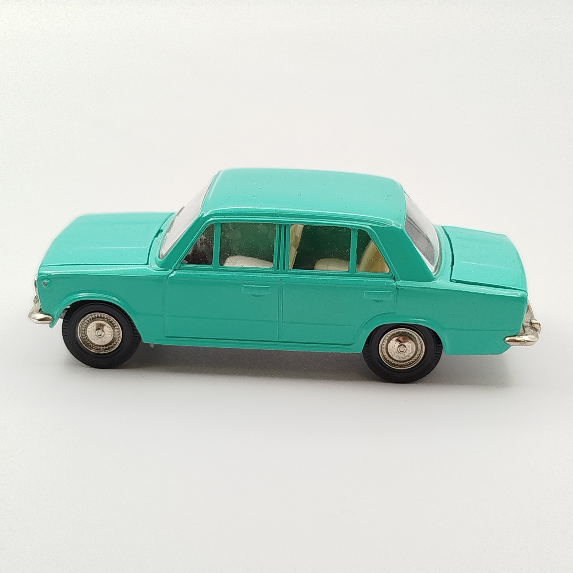 Модель автомобиля ВАЗ-2101 (модель А9 1:43), металл, пластик, СССР, 1980-1990 гг.