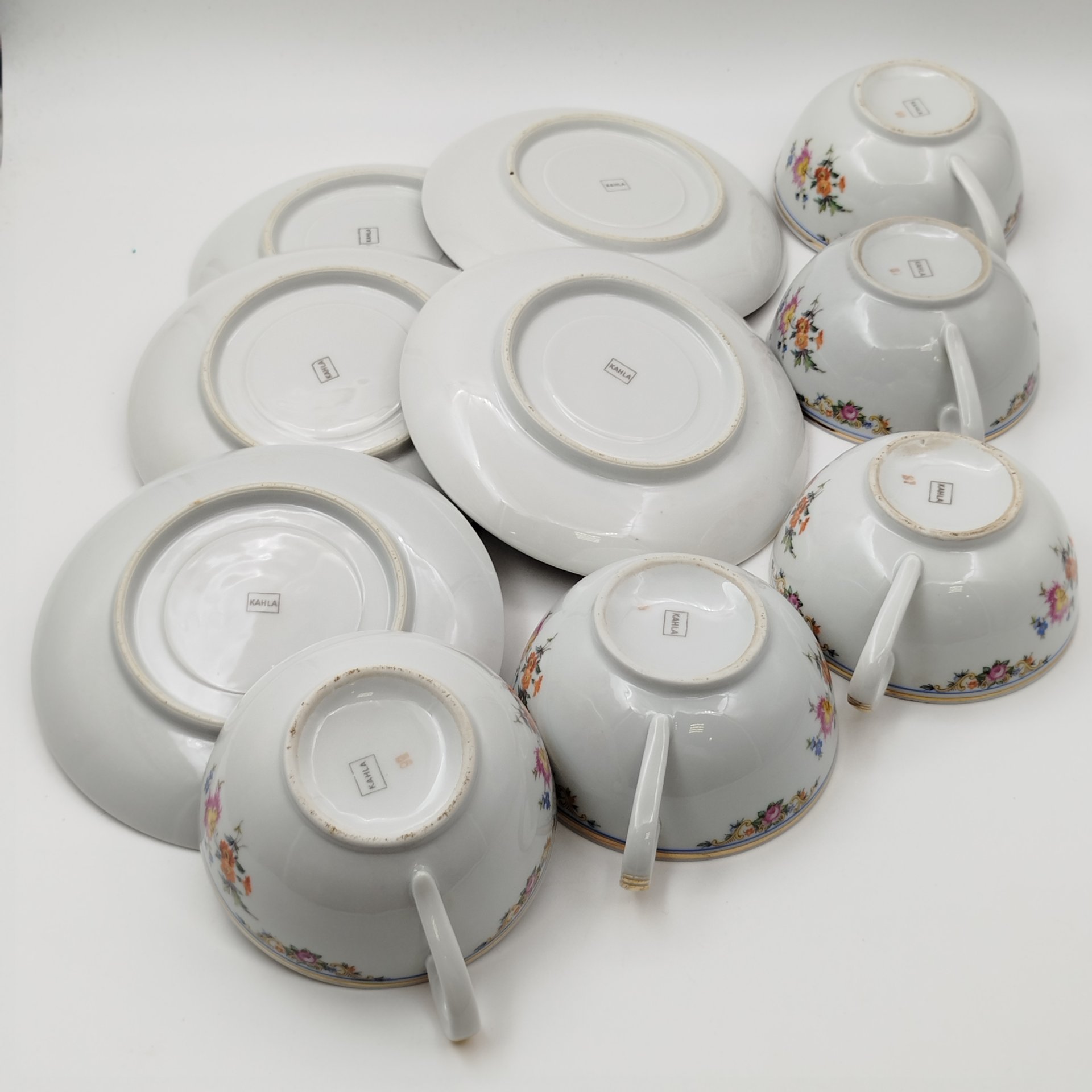 Набор из пяти больших чайных пар с цветочным декором