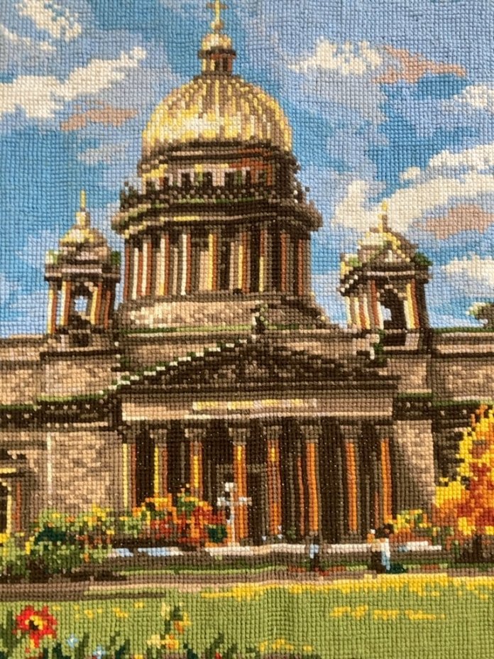Салфетка с вышивкой