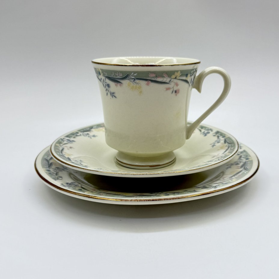 Кофейное трио с флоральным декором, фарфор, деколь, золочение, Китай, 1990-2010 гг.