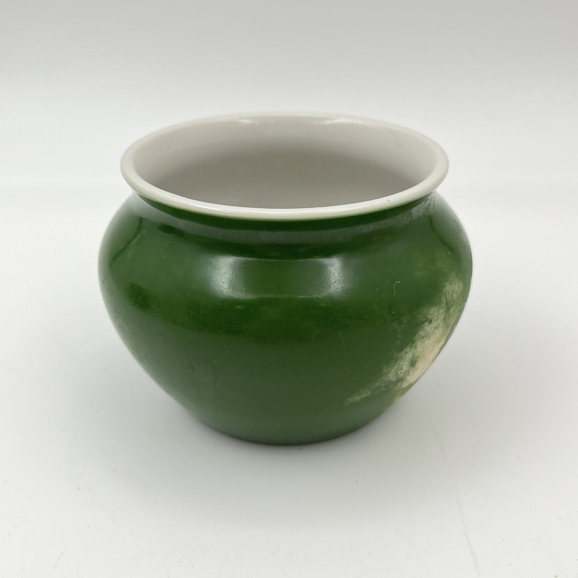 Горшочек зеленого цвета (для сметаны или соли), фарфор, крытье, Дмитровский фарфоровый завод (ДФЗ Вербилки), СССР, 1954-1965 гг.