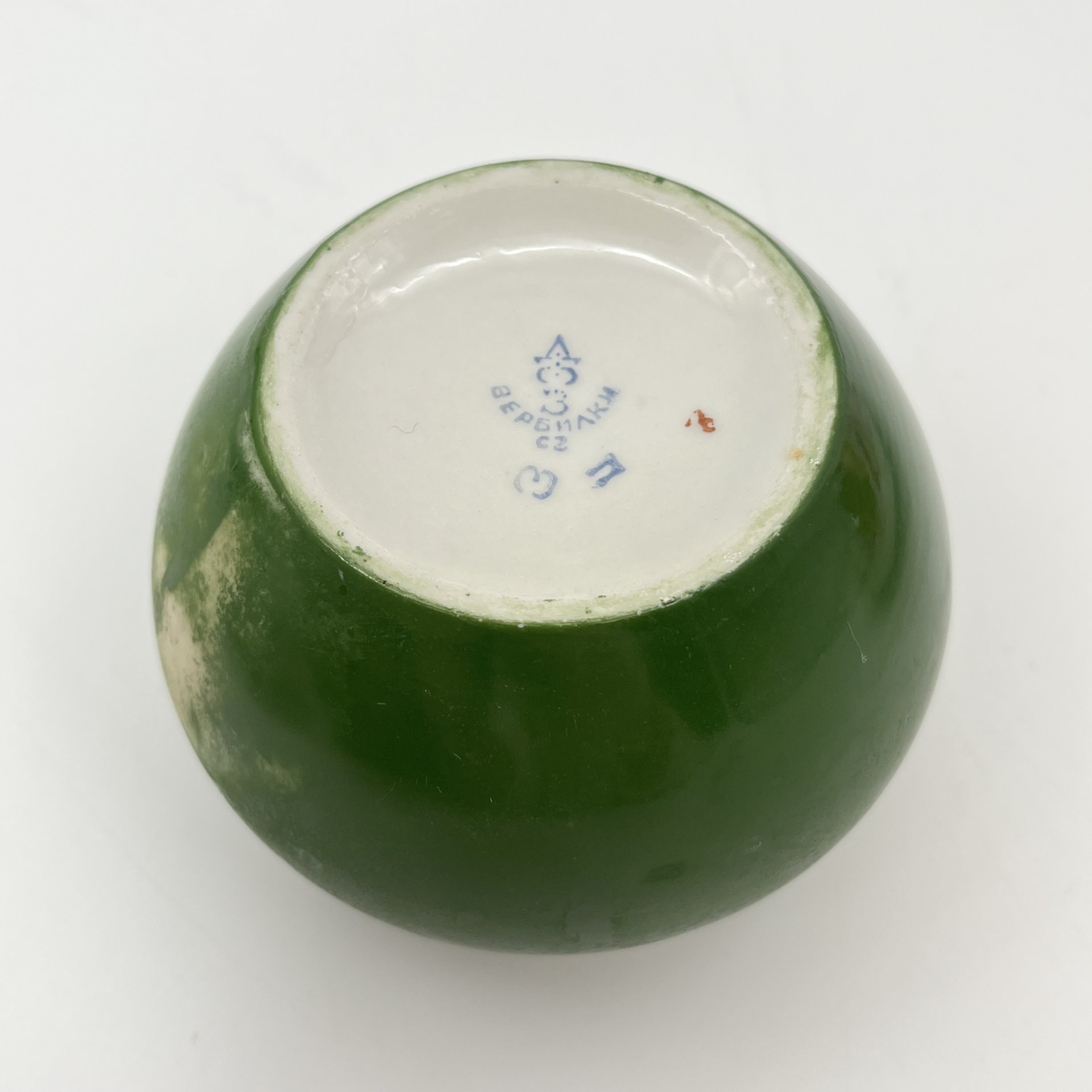 Горшочек зеленого цвета (для сметаны или соли), фарфор, крытье, Дмитровский фарфоровый завод (ДФЗ Вербилки), СССР, 1954-1965 гг.
