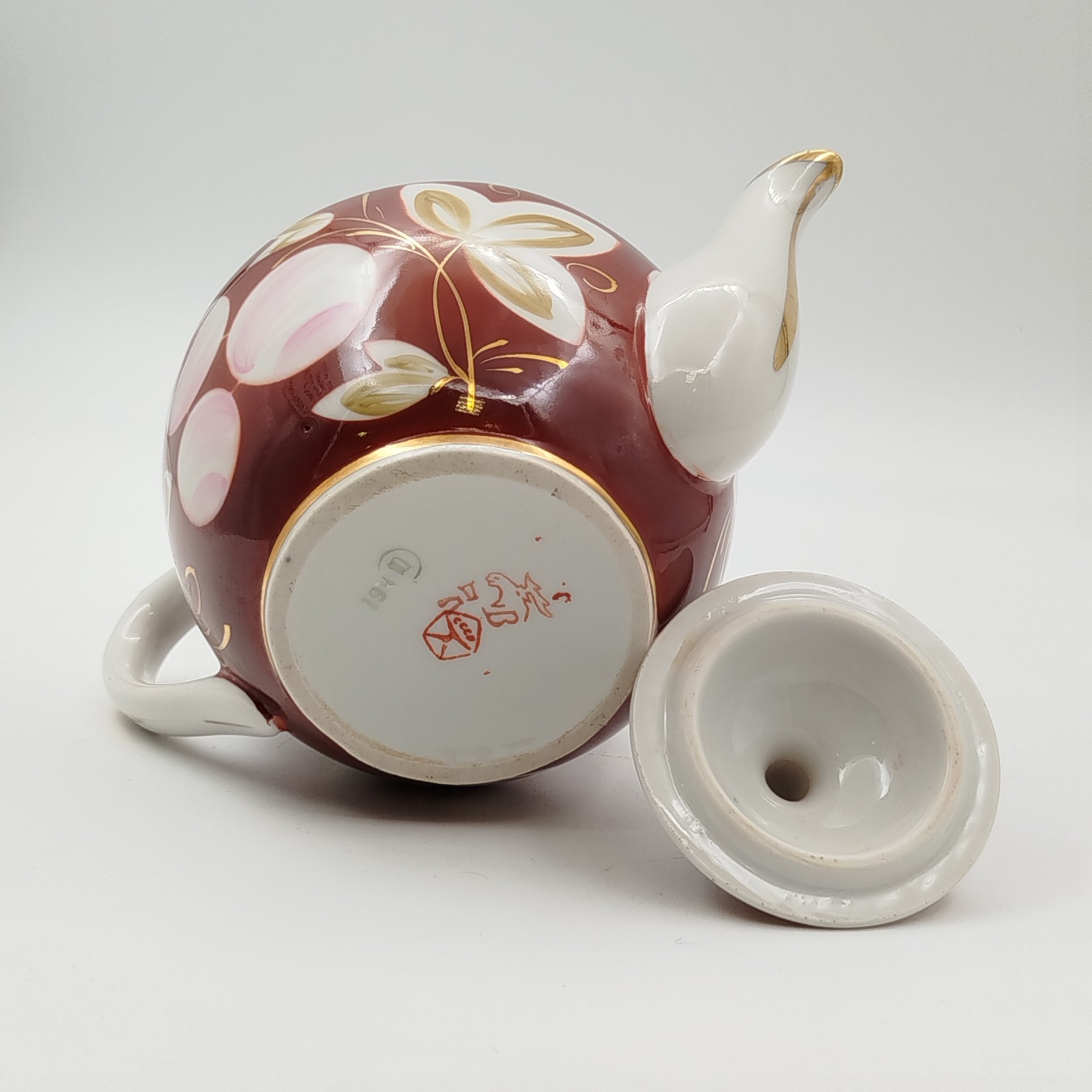 Чайник заварочный из сервиза "Слива", автор А.А.Чекулина