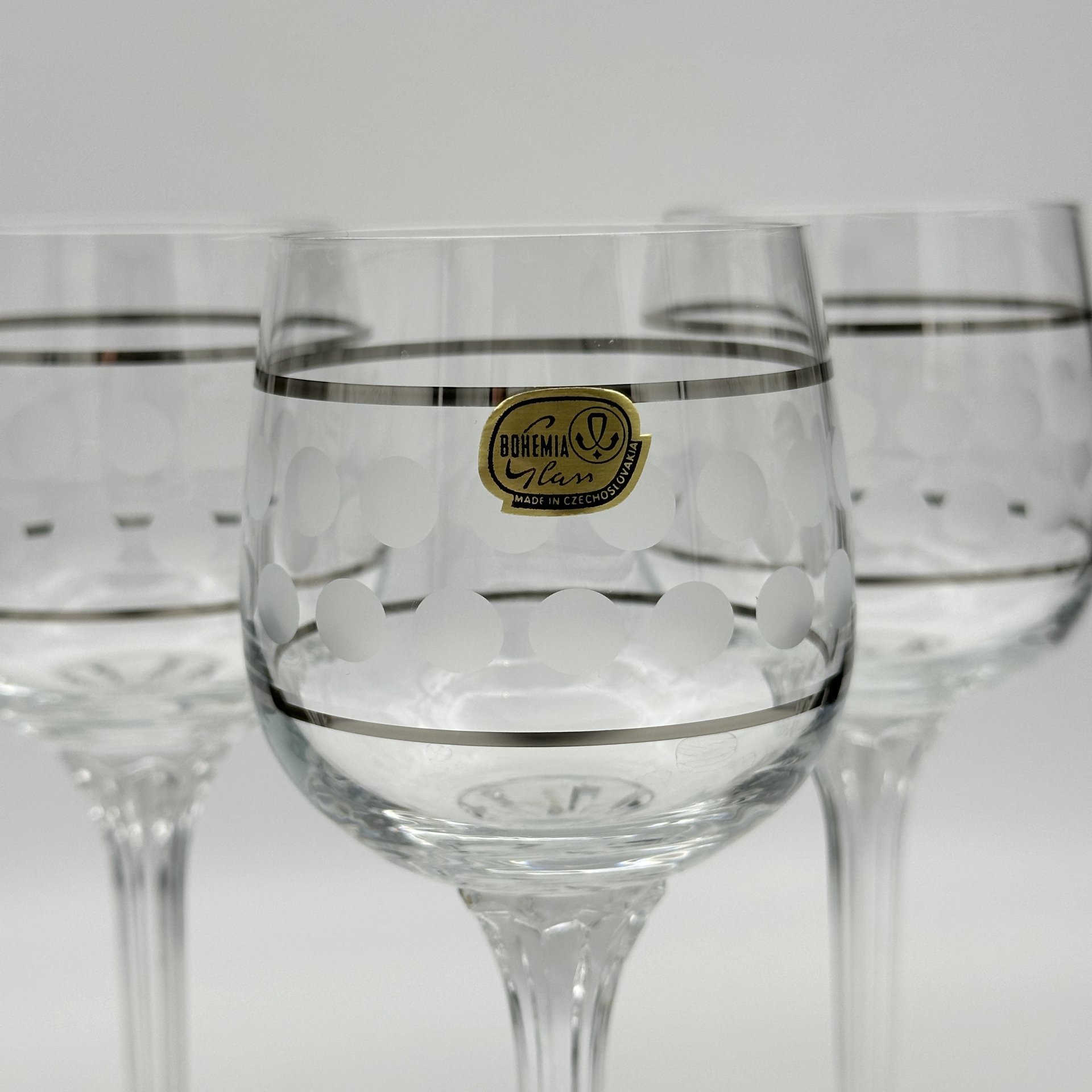Набор бокалов на фигурной ножке на 6 персон, украшенные декором "горошек", Bohemia Glass