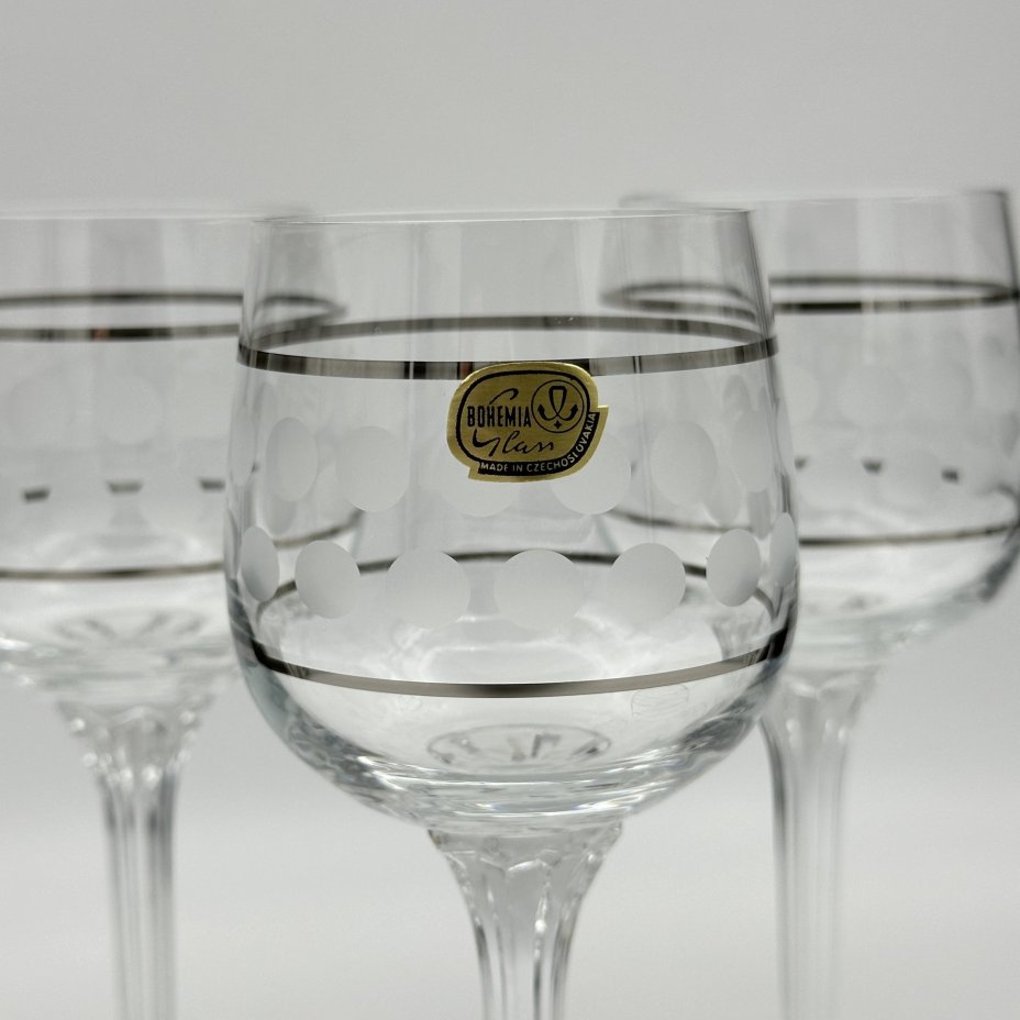 Набор бокалов на фигурной ножке на 6 персон, украшенные декором "горошек", Bohemia Glass