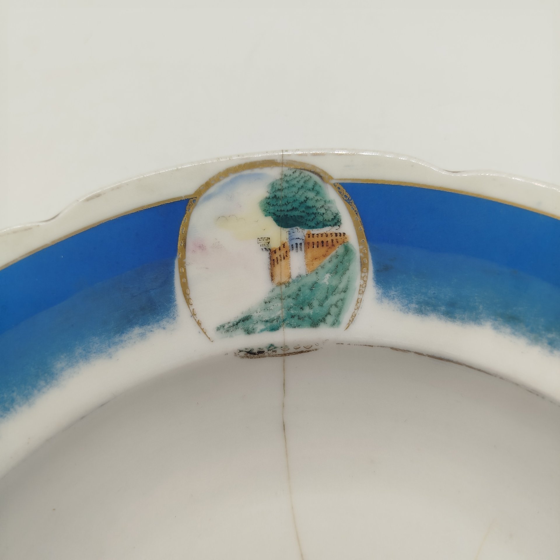 Тарелка суповая из сервиза "Озерный", фарфор, деколь с подрисовкой, золочение, крытье, Фарфоровый завод «Пролетарий» (Бронница, Мста), СССР, 1930-1945 гг.