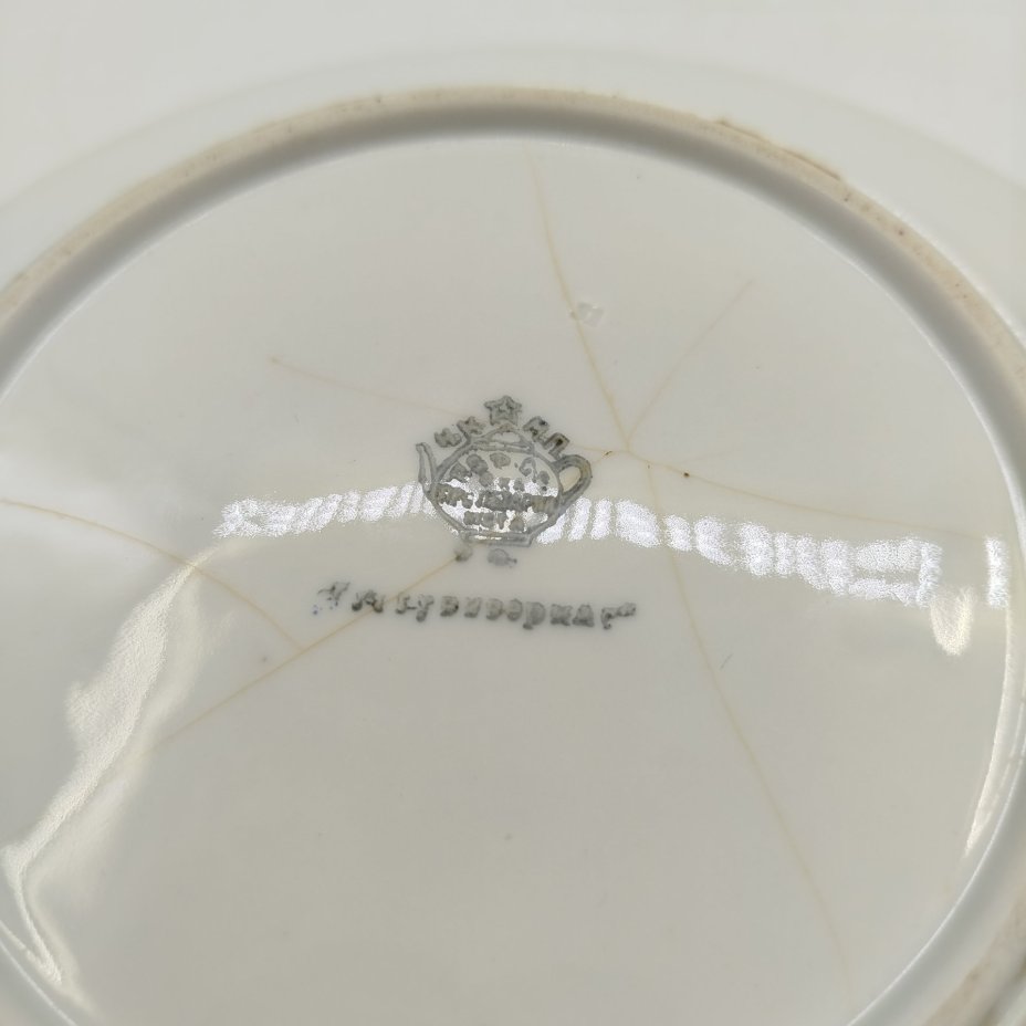 Тарелка суповая из сервиза "Озерный", фарфор, деколь с подрисовкой, золочение, крытье, Фарфоровый завод «Пролетарий» (Бронница, Мста), СССР, 1930-1945 гг.