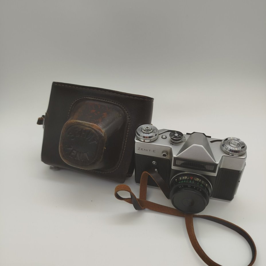 Фотоаппарат пленочный "Зенит-Е" с объективом "Индустар-50-2" в оригинальном кофре, металл, кожа, пластик, стекло, Красногорский механический завод (КМЗ), СССР, 1965-1981 гг.