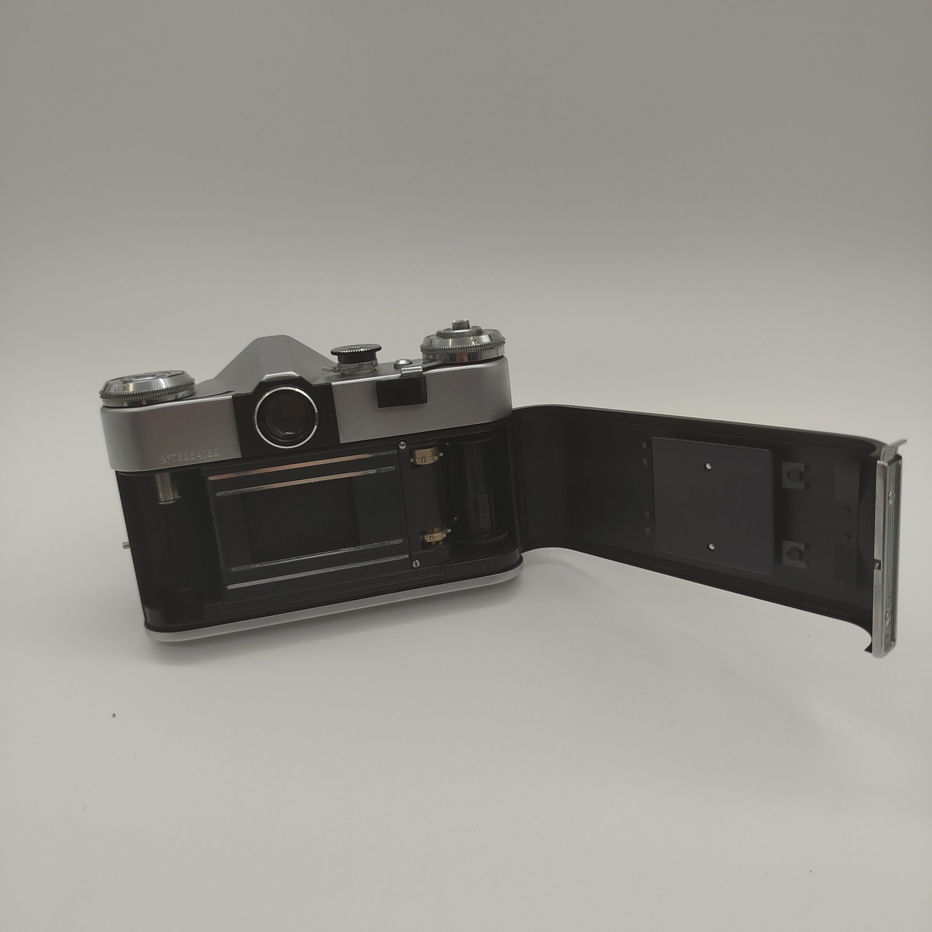 Фотоаппарат пленочный "Зенит-Е" с объективом "Индустар-50-2" в оригинальном кофре, металл, кожа, пластик, стекло, Красногорский механический завод (КМЗ), СССР, 1965-1981 гг.