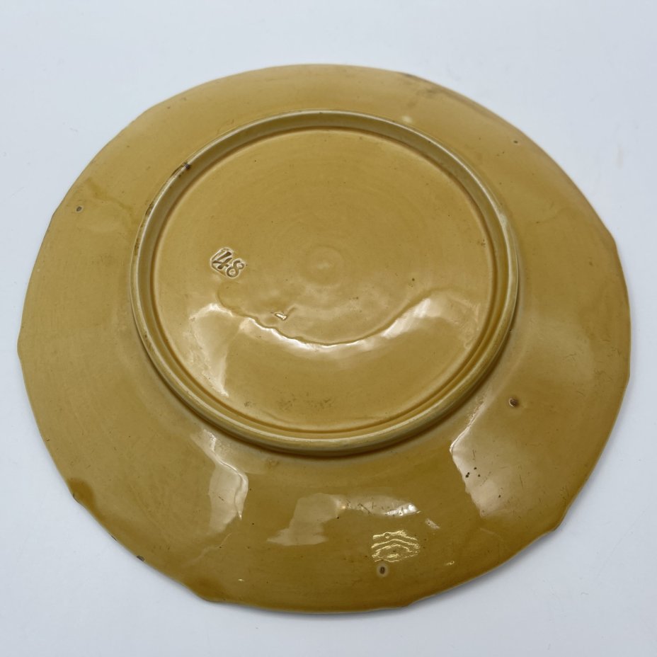 Тарелка декоративная, украшенная флоральным декором, фаянс, роспись, Sarreguemines (Саргемин), Франция, 1900-1920 гг.