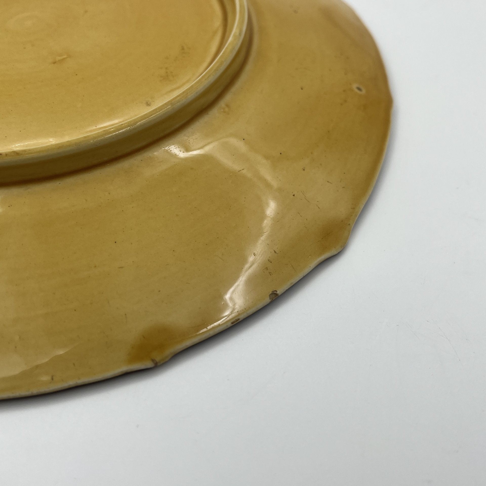 Тарелка декоративная, украшенная флоральным декором, фаянс, роспись, Sarreguemines (Саргемин), Франция, 1900-1920 гг.