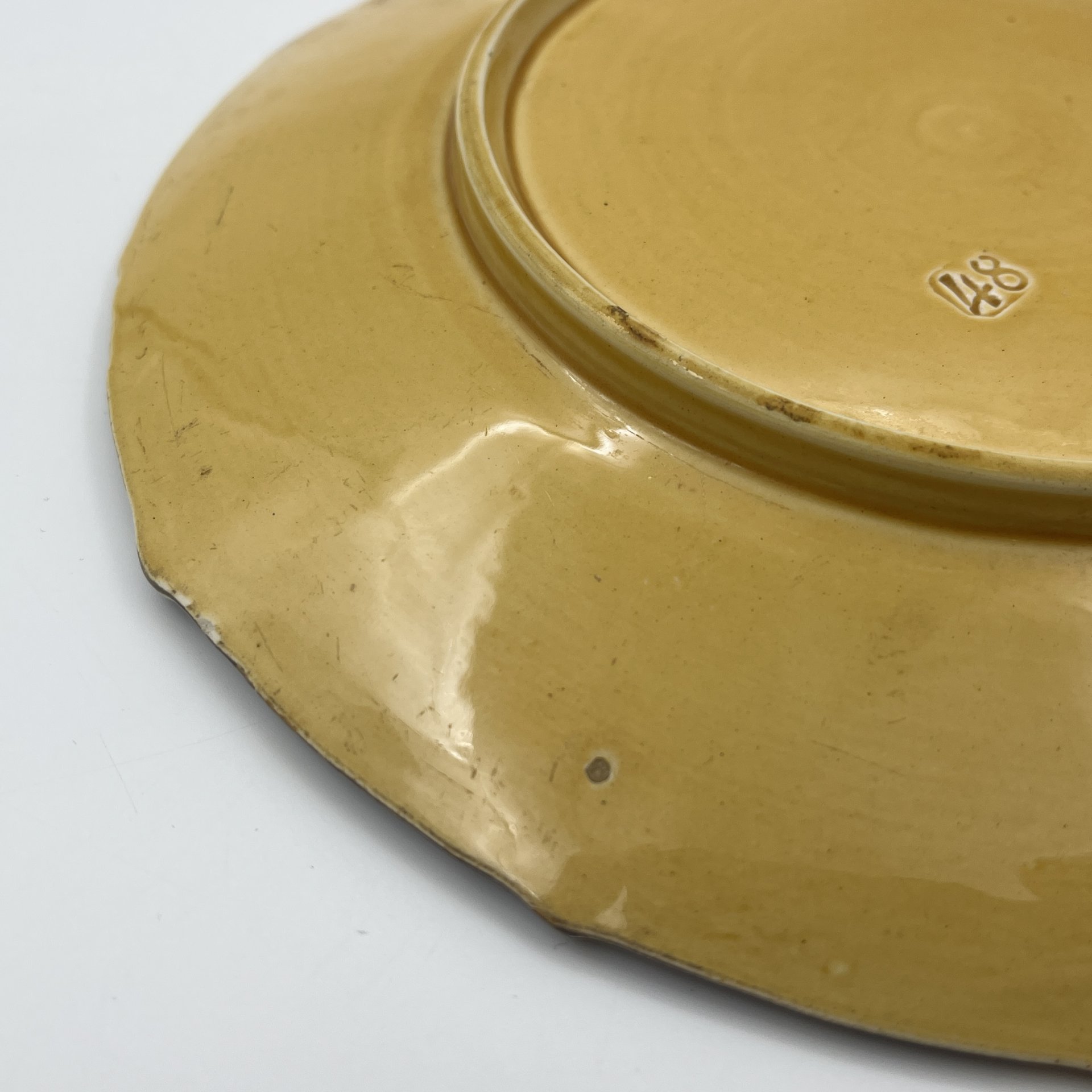 Тарелка декоративная, украшенная флоральным декором, фаянс, роспись, Sarreguemines (Саргемин), Франция, 1900-1920 гг.