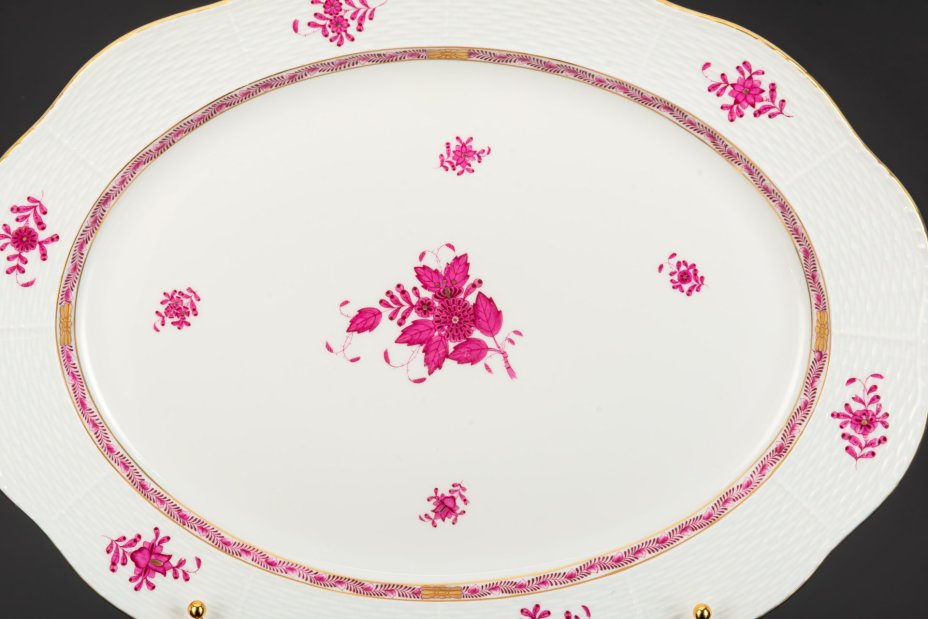 Блюдо сервировочное овальной формы, выполненное в фирменном дизайне "Chinese Bouquet/Apponyi Purpur"
