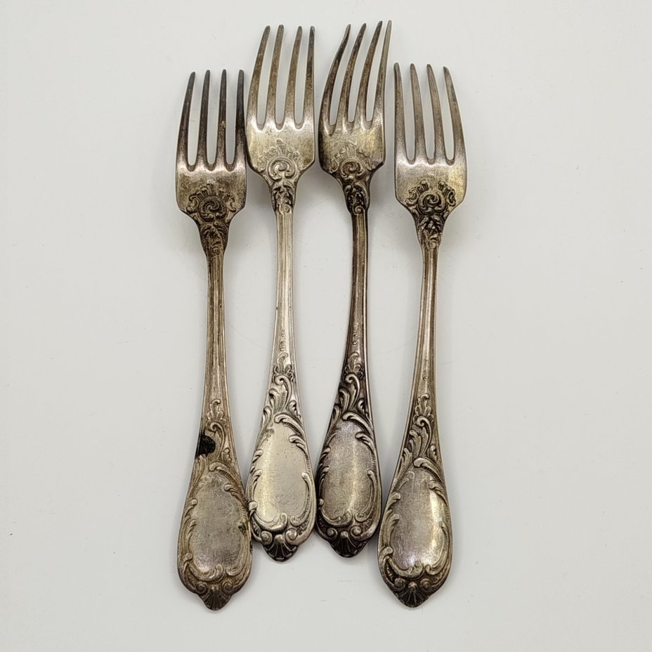 Набор из 4-х столовых вилок, украшенных растительным декором
