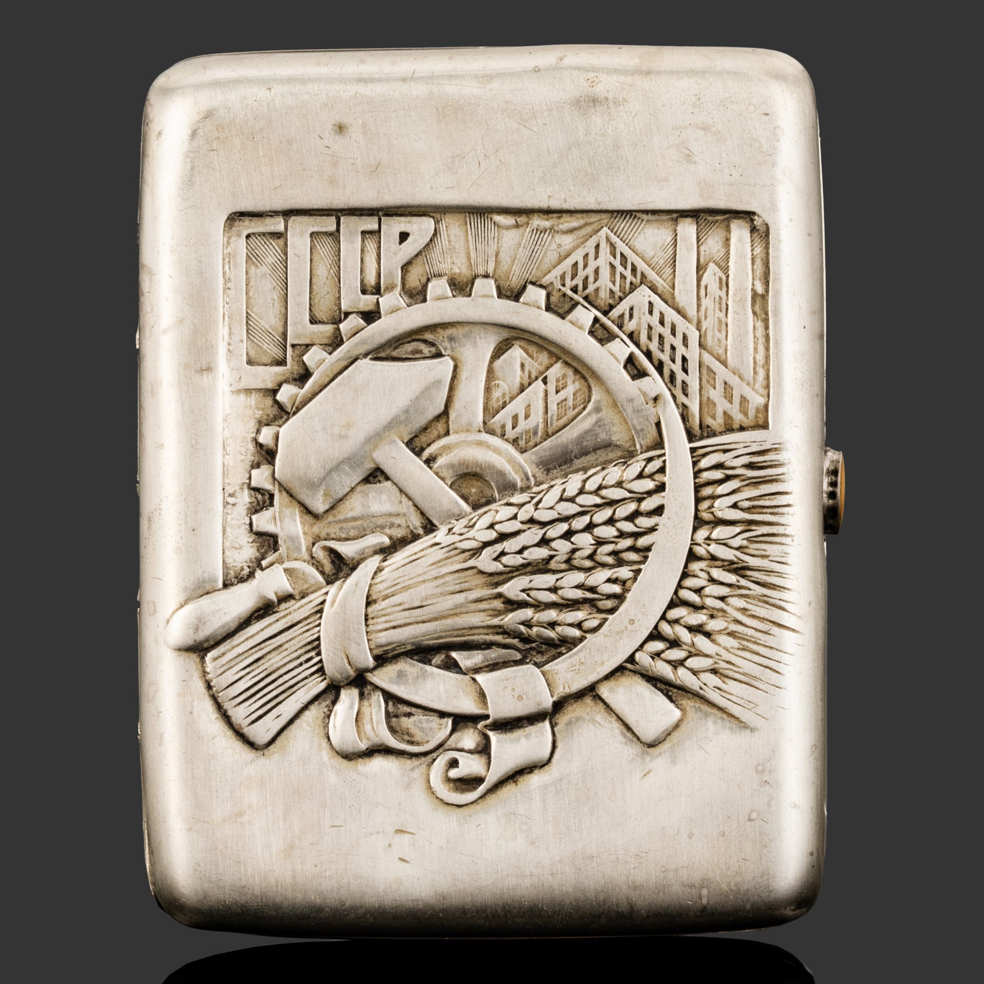 Портсигар агитационный "Серп и молот" с дарственной надписью ударнику С.В.П.К. Аляпышеву И.В., мельхиор (медь-никель), СССР, 1933 г.