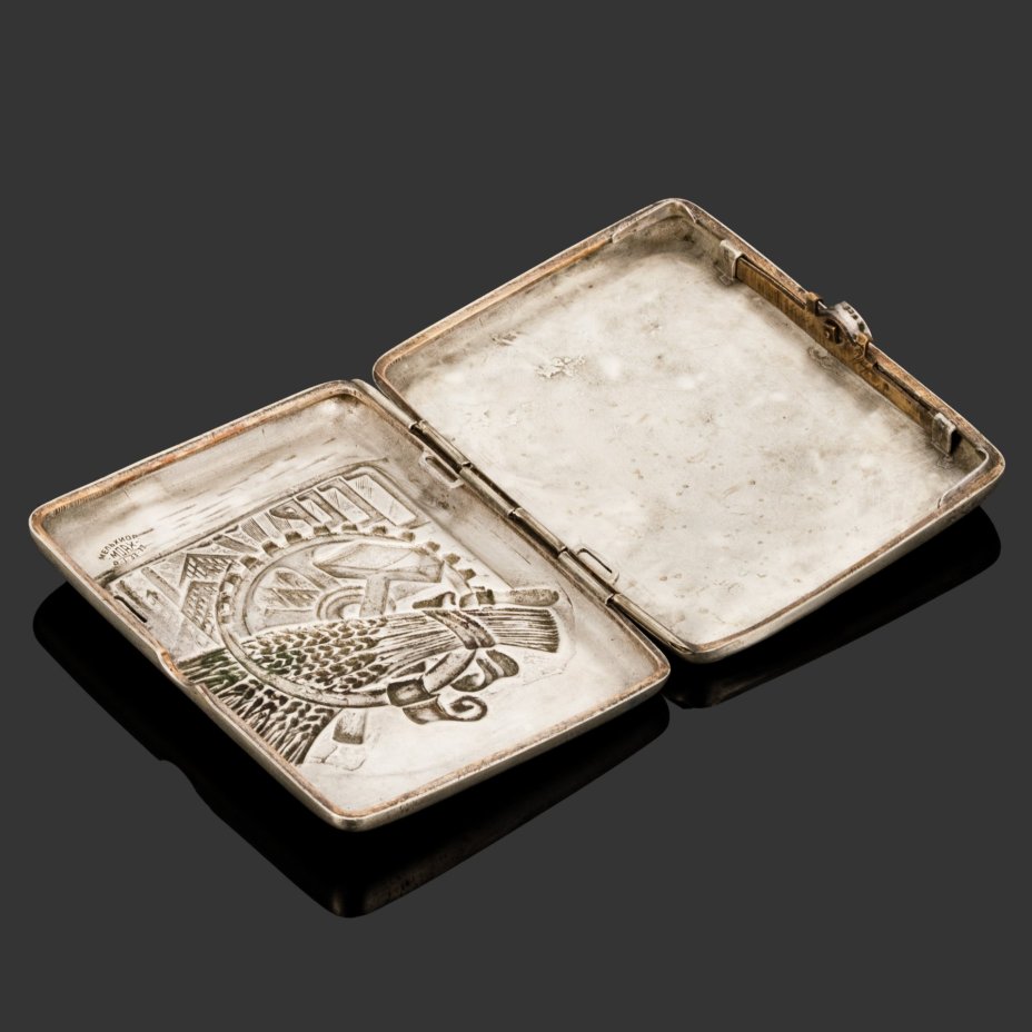 Портсигар агитационный "Серп и молот" с дарственной надписью ударнику С.В.П.К. Аляпышеву И.В., мельхиор (медь-никель), СССР, 1933 г.