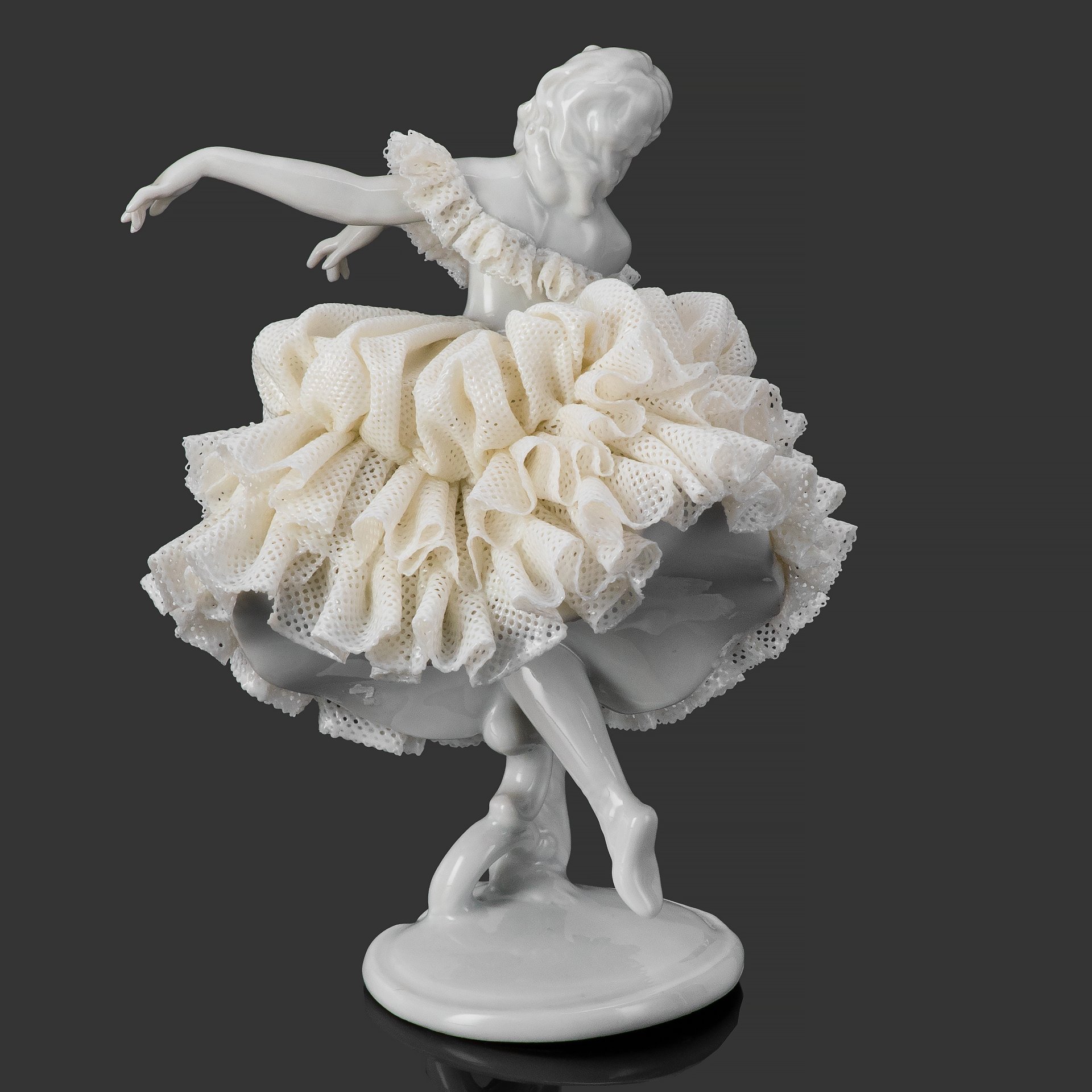 Статуэтка "Балерина" ("Танцовщица"), фарфор, кружевной фарфор, Aelteste Volkstedt, Германия, 1945-1958 гг.