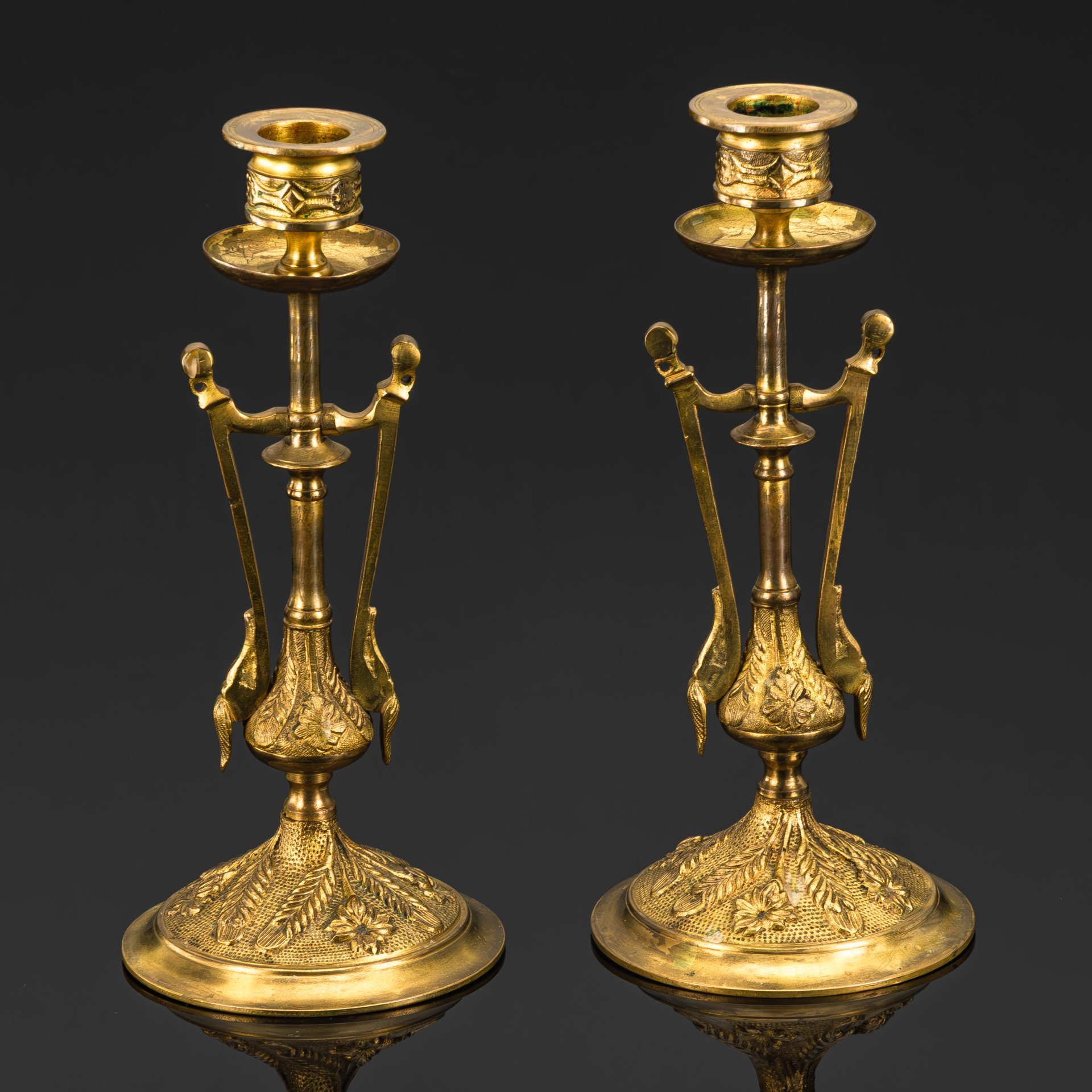 Подсвечники парные с растительным декором на основании, металл, литье, Западная Европа, 1900-1930 гг.