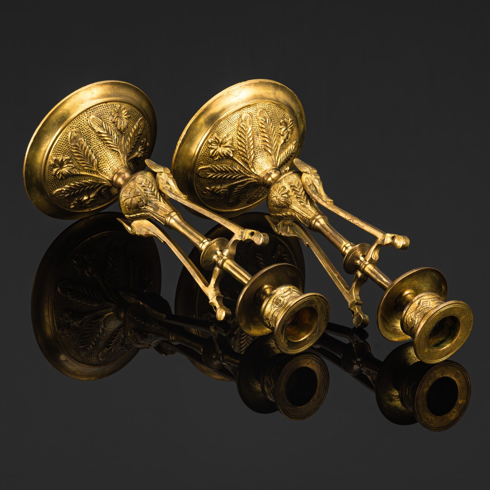 Подсвечники парные с растительным декором на основании, металл, литье, Западная Европа, 1900-1930 гг.