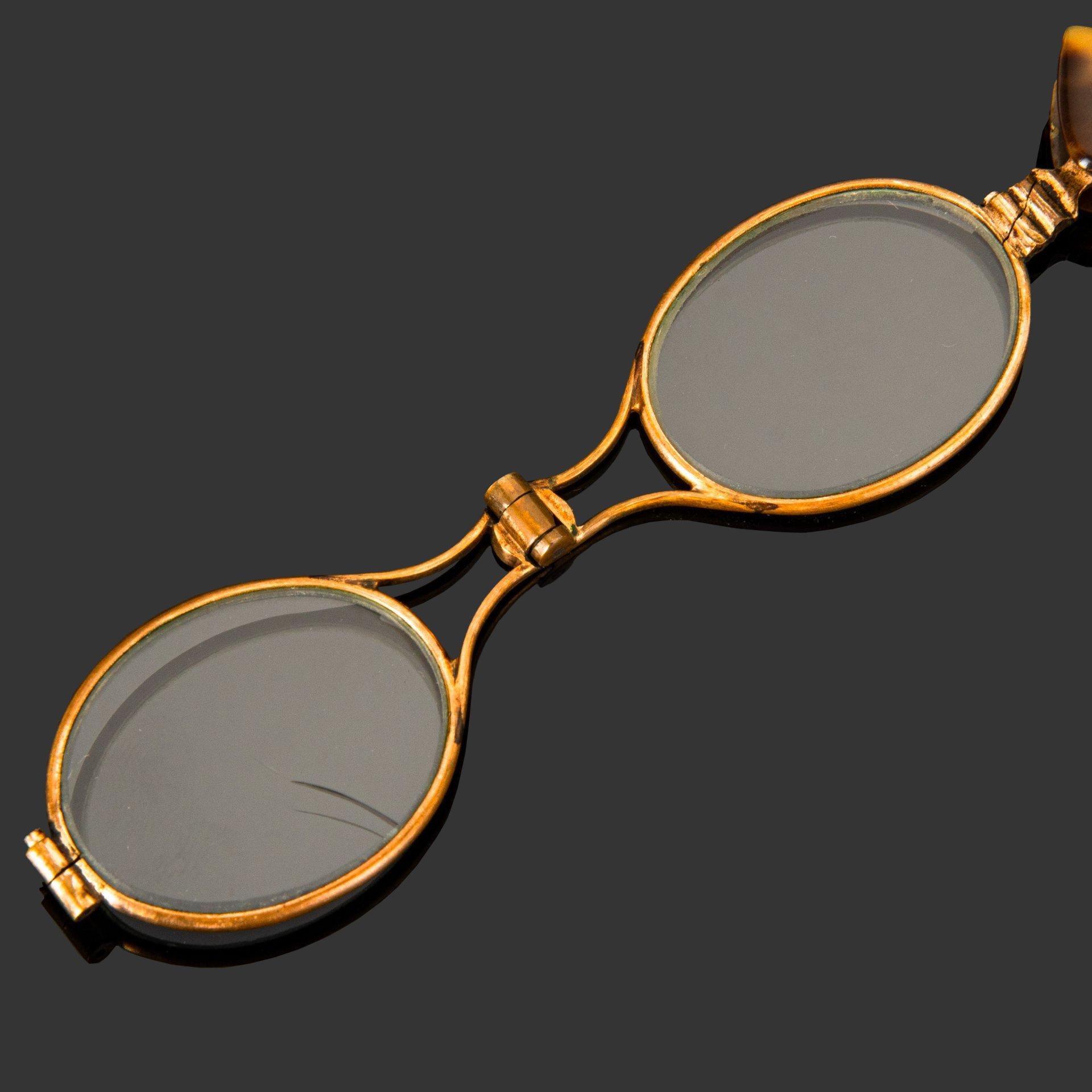Лорнет дамский складной, латунь, панцирь черепахи, стекло, Западная Европа, 190-1880 гг.