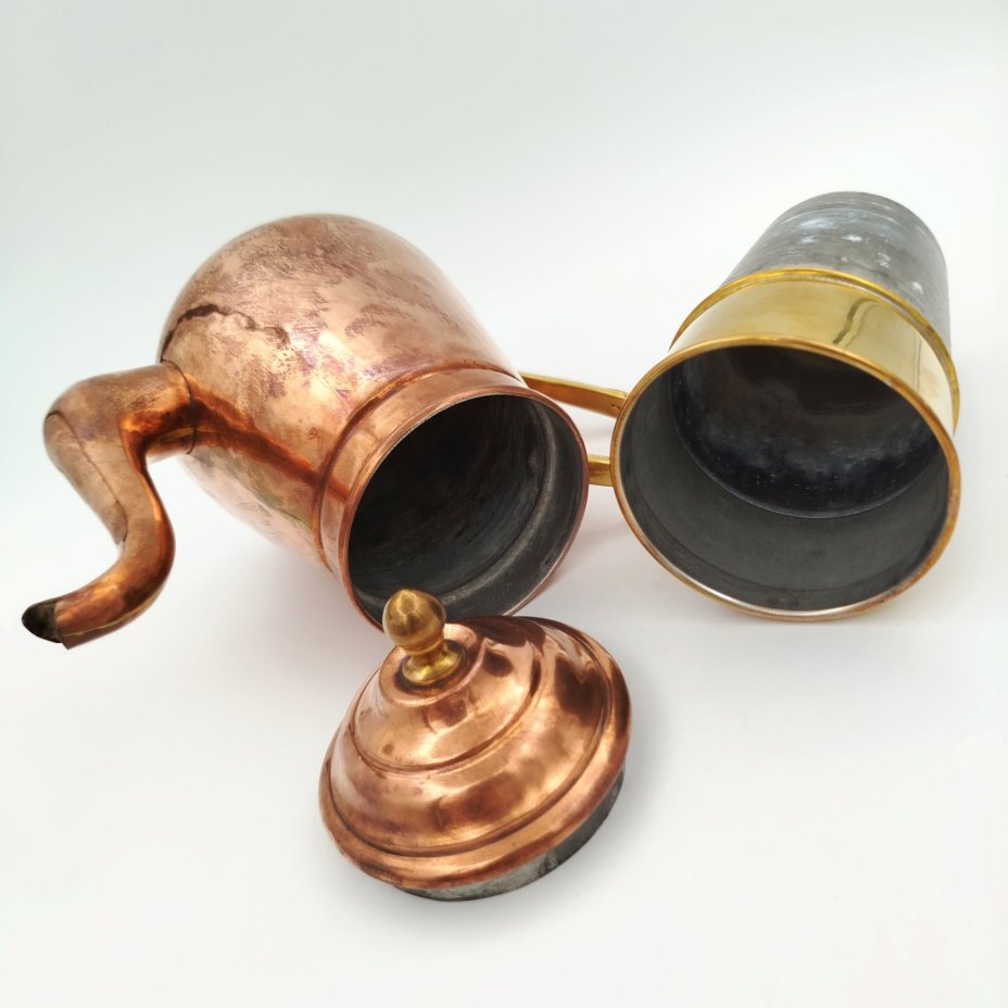 Кофейник (чайник) изящной формы с длинным носиком