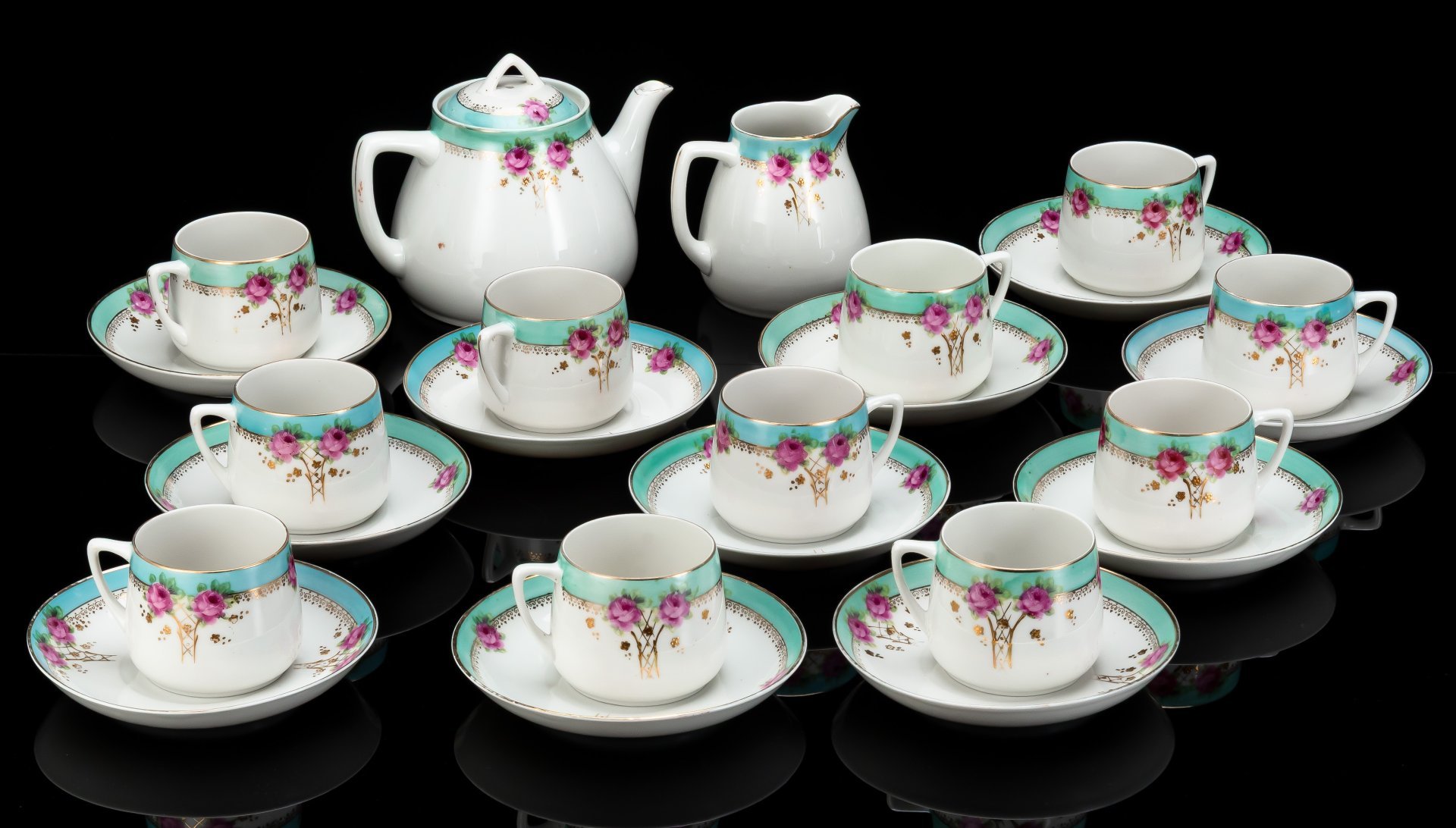 Сервиз чайный "Розы" на 11 персон (24 предмета), фарфор, роспись, деколь, золочение, Дмитровский фарфоровый завод (ДФЗ Вербилки), СССР, 1925-1940 гг.