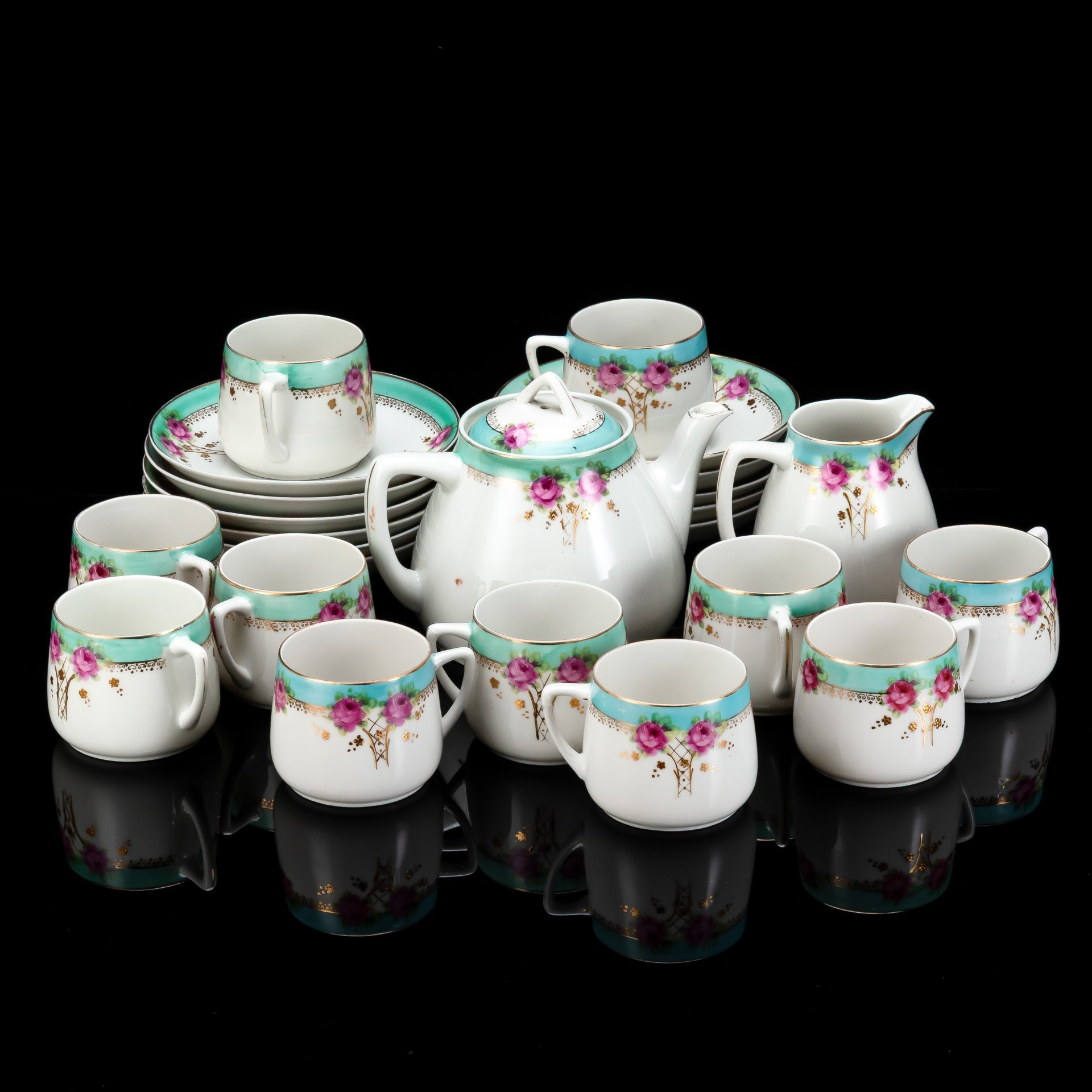 Сервиз чайный "Розы" на 11 персон (24 предмета), фарфор, роспись, деколь, золочение, Дмитровский фарфоровый завод (ДФЗ Вербилки), СССР, 1925-1940 гг.