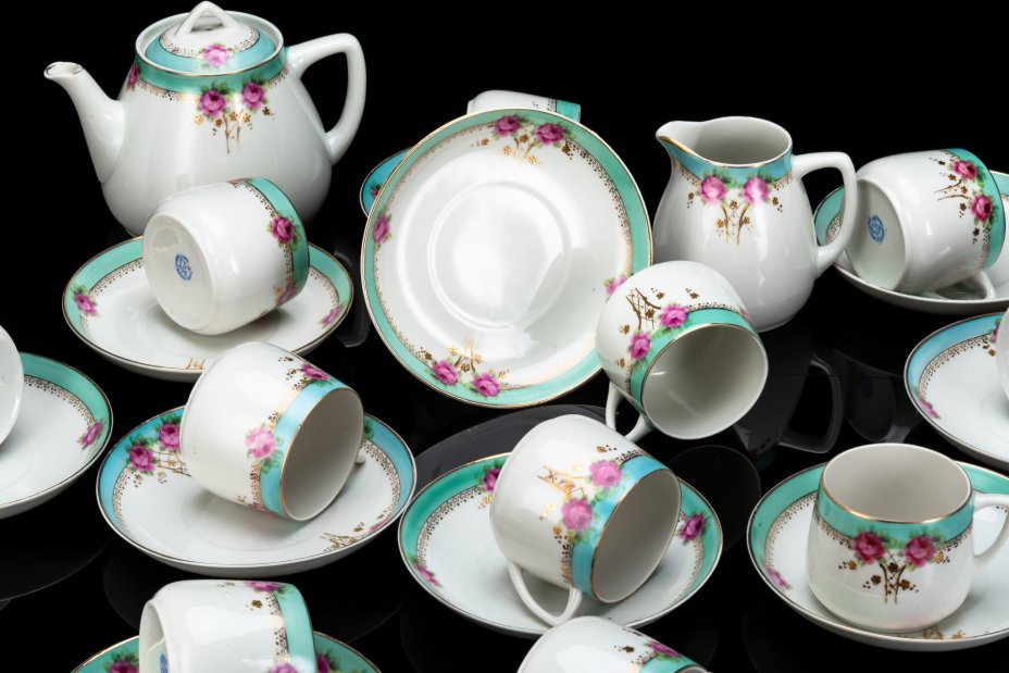 Сервиз чайный "Розы" на 11 персон (24 предмета), фарфор, роспись, деколь, золочение, Дмитровский фарфоровый завод (ДФЗ Вербилки), СССР, 1925-1940 гг.