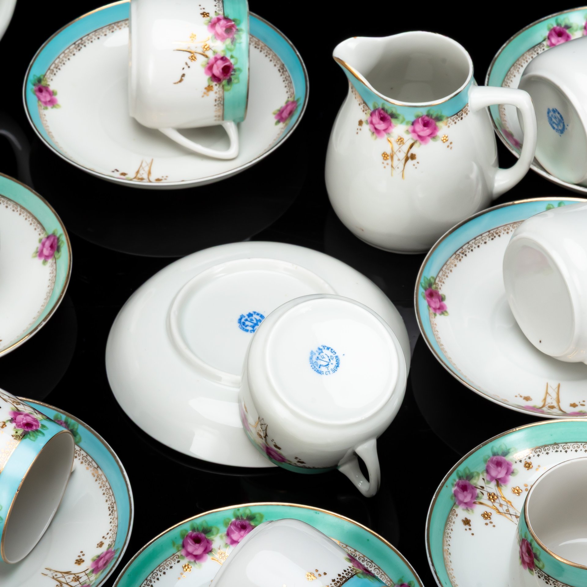 Сервиз чайный "Розы" на 11 персон (24 предмета), фарфор, роспись, деколь, золочение, Дмитровский фарфоровый завод (ДФЗ Вербилки), СССР, 1925-1940 гг.