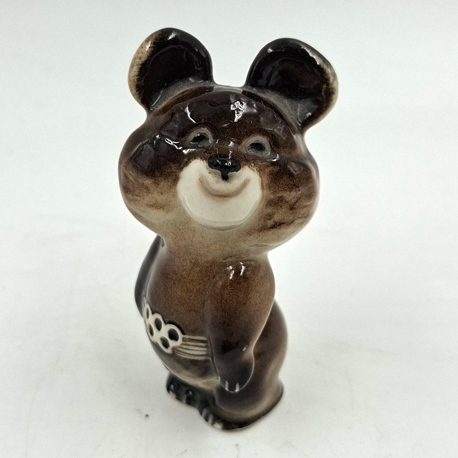 Статуэтка "Олимпийский мишка" (малый), скульптор П.П. Веселов, фарфор, аэрография, Ленинградский фарфоровый завод (ЛФЗ), СССР, 1980 г.