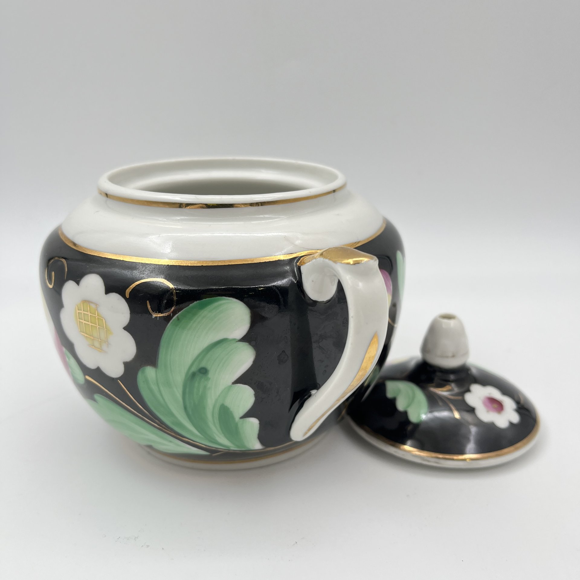 Сахарница из сервиза "Слива", автор А.А.Чекулина