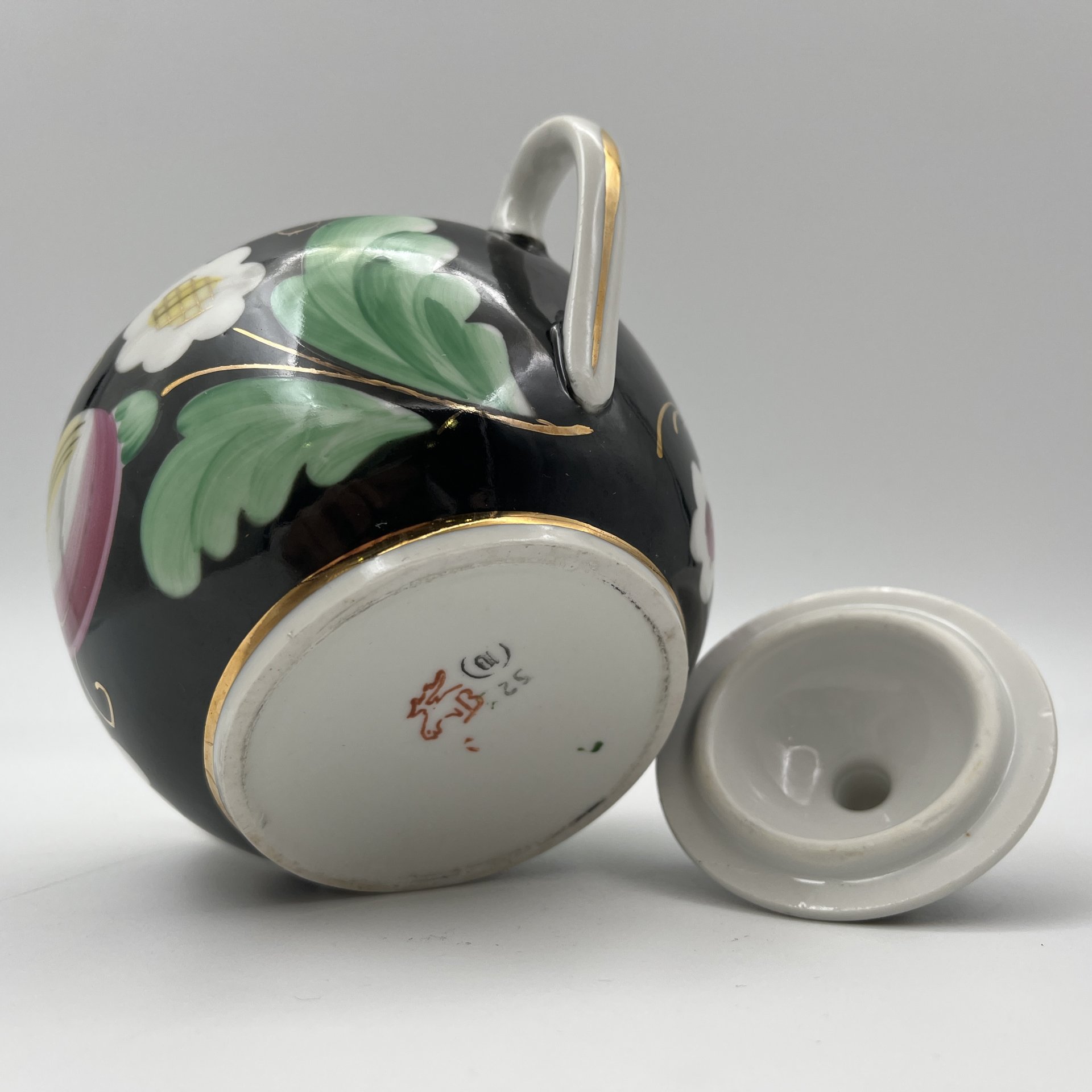 Сахарница из сервиза "Слива", автор А.А.Чекулина