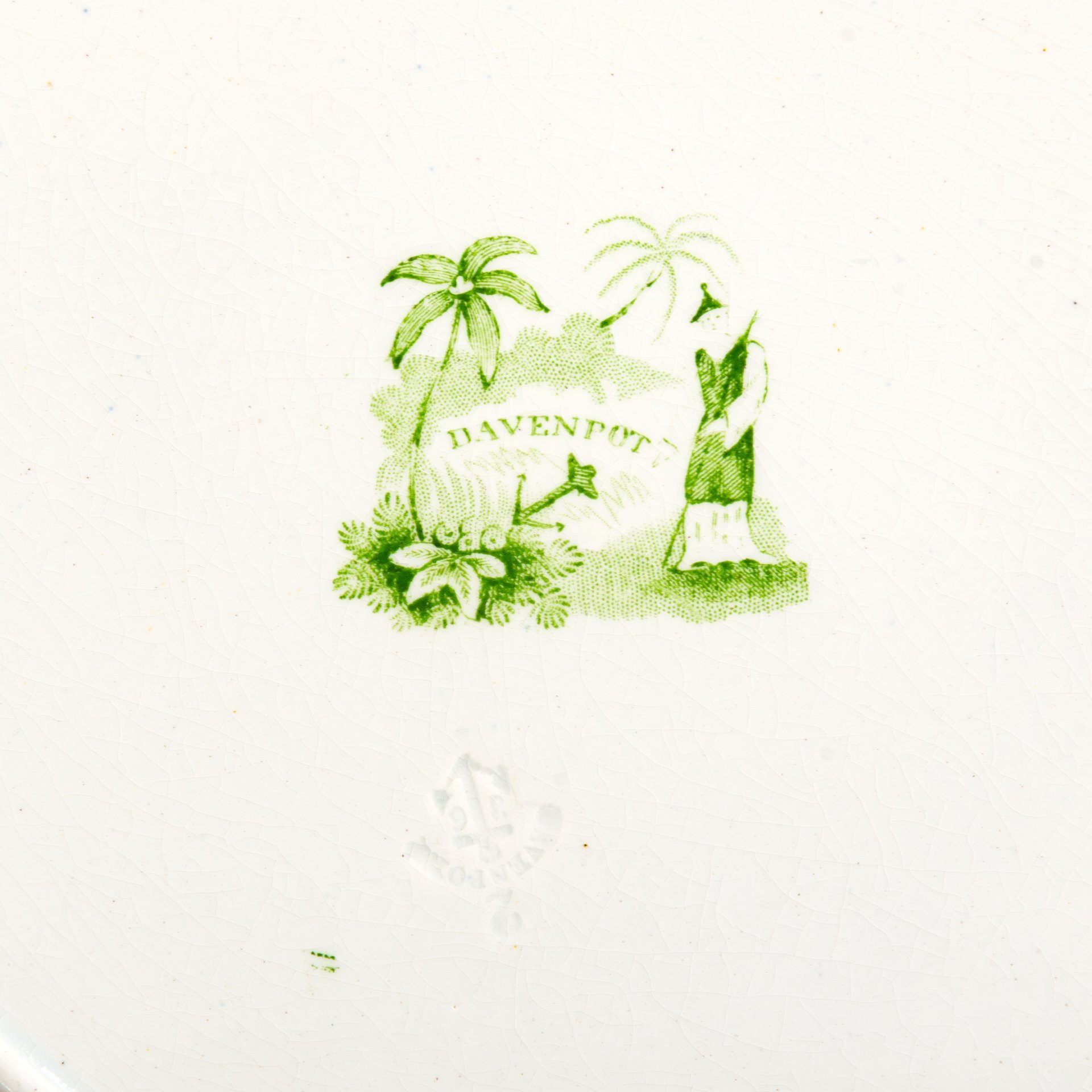 Тарелка с пейзажным и растительным декором в стиле шинуазри