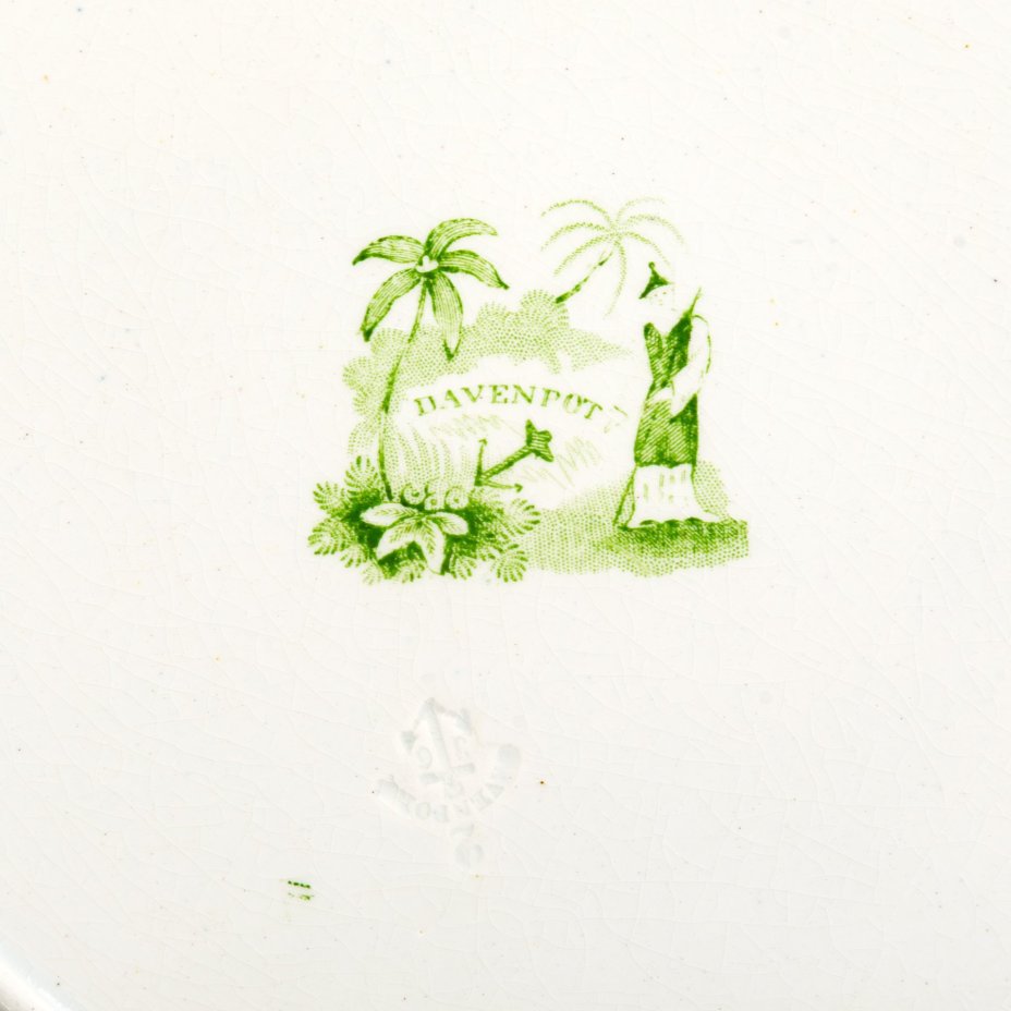 Тарелка с пейзажным и растительным декором в стиле шинуазри